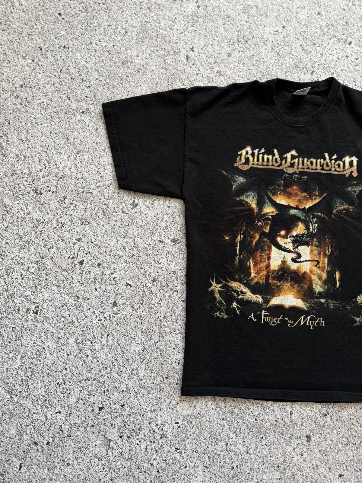 Band Tees × Vintage Vintage Blind Guardian A Twist In The Myth Tour 2006 T-Shirt Size US L / EU 52-54 / 3 - 4 Thumbnail