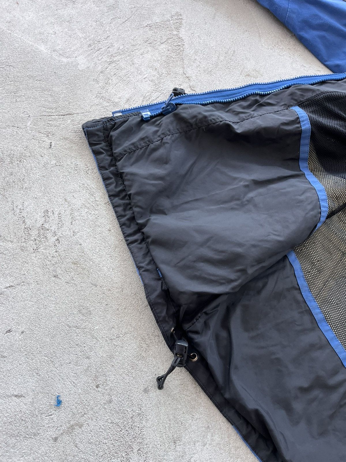 Berghaus Vintage Berghaus GoreTex Navy Black Windbreaker Jacket Y2K Size US L / EU 52-54 / 3 - 21 Thumbnail