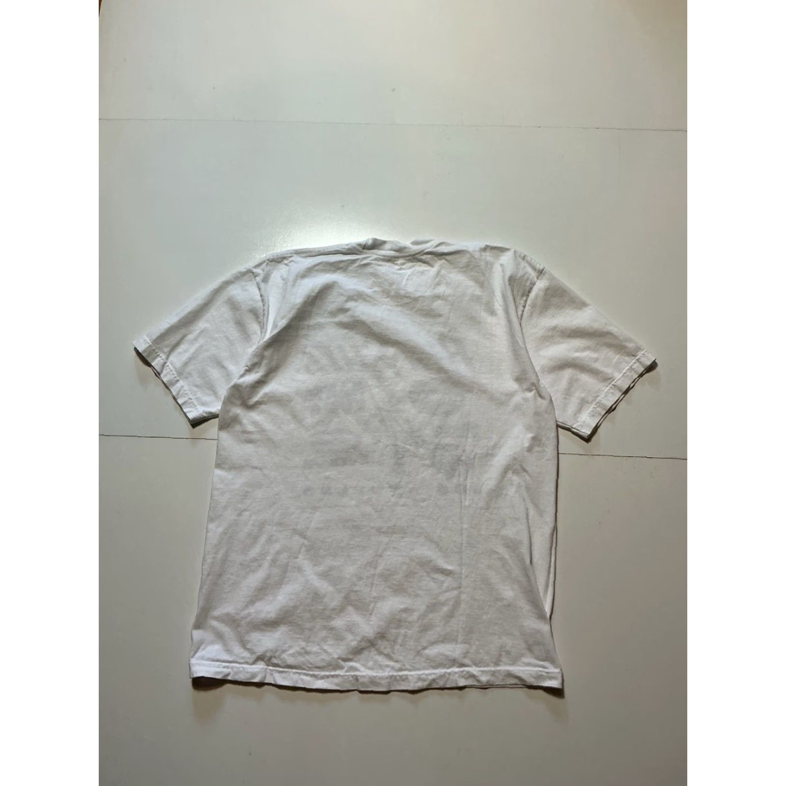 Market Market Studios Los Angeles Sponsor Graphic White Short Sleeve T-Shirt LG Men Shirt Angel 90s? Size US L / EU 52-54 / 3 - 3 Thumbnail