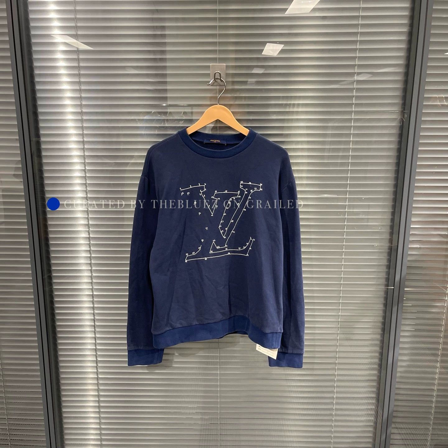 Louis Vuitton Stylish Embroidered Sweatshirt in Blue Size US S / EU 44-46 / 1 - 1 Thumbnail