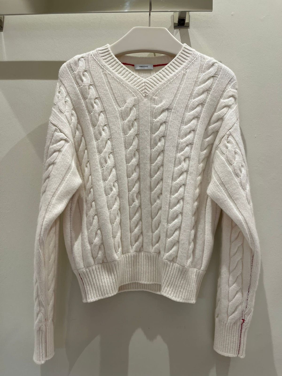 Salvatore Ferragamo o1s1rm1224 Sweater in White Size XS / US 0-2 / IT 36-38 - 1 Preview
