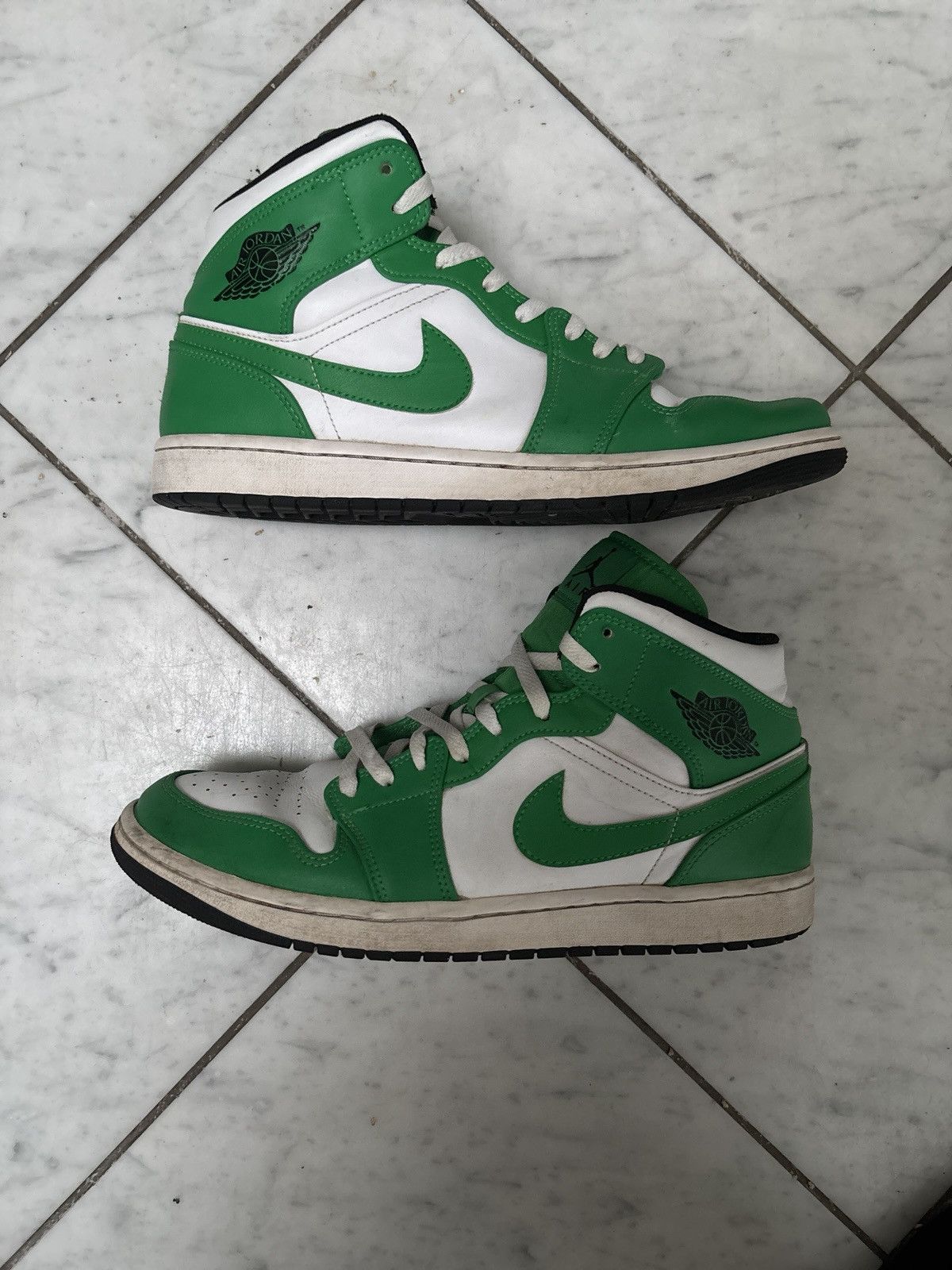 Nike Jordan 1 Mid Lucky Green Size US 11 / EU 44 - 3 Thumbnail
