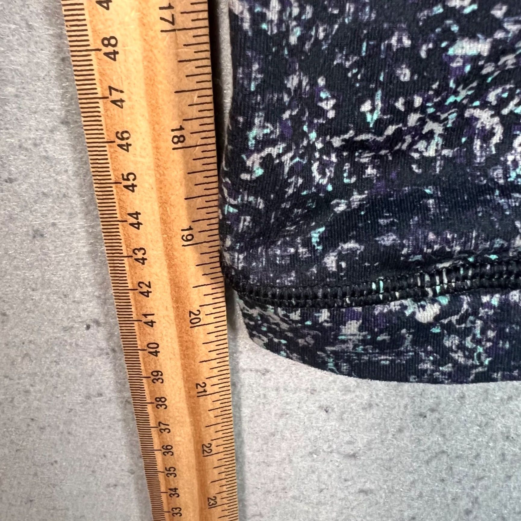 Lululemon VINTAGE Lululemon High-Waisted Black & Speckled Cropped Leggings Womens Size 2 Size 26" / US 2 / IT 38 - 7 Thumbnail