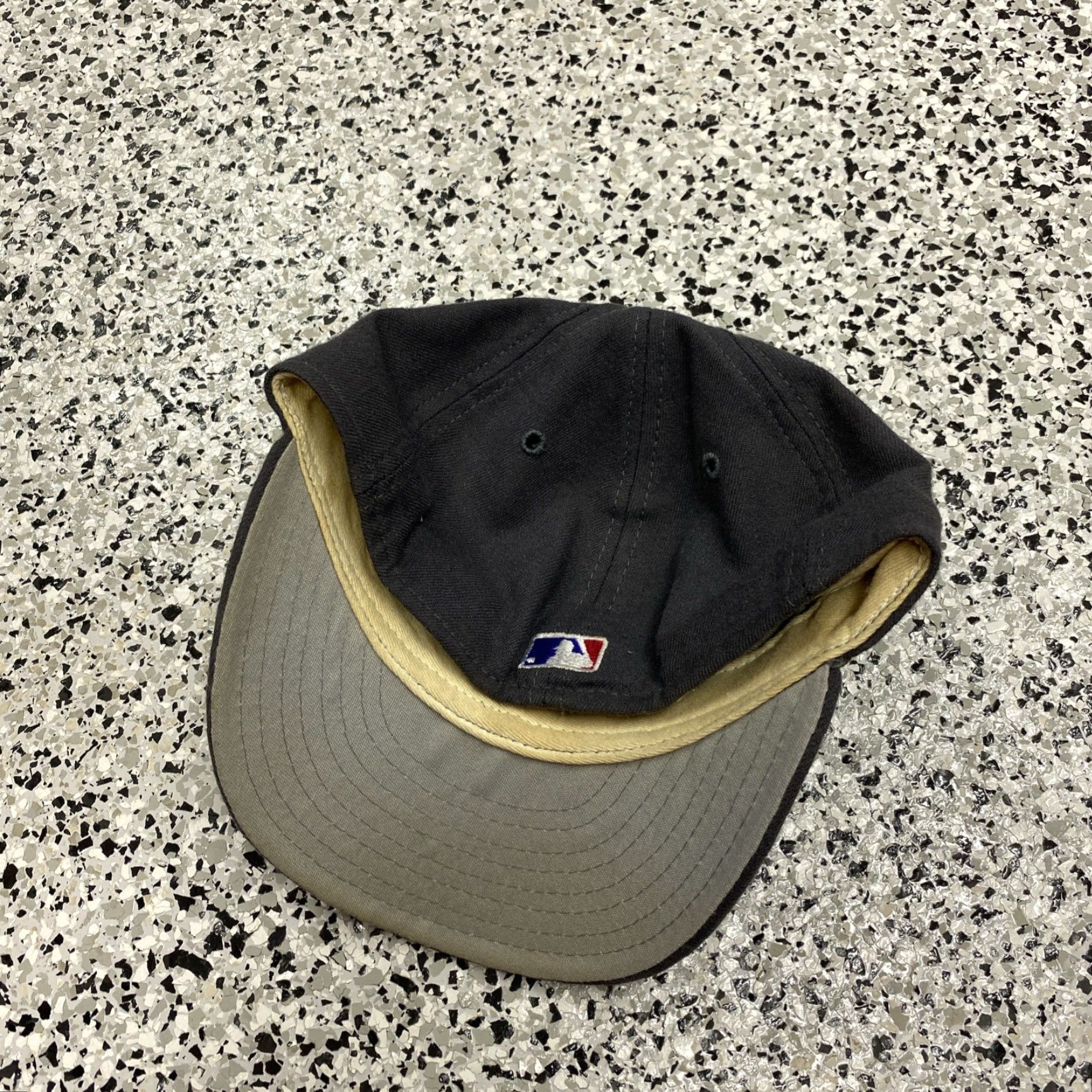 New Era VINTAGE New Era New York Yankees Hat Made In USA 7 Grey Size ONE SIZE - 3 Thumbnail