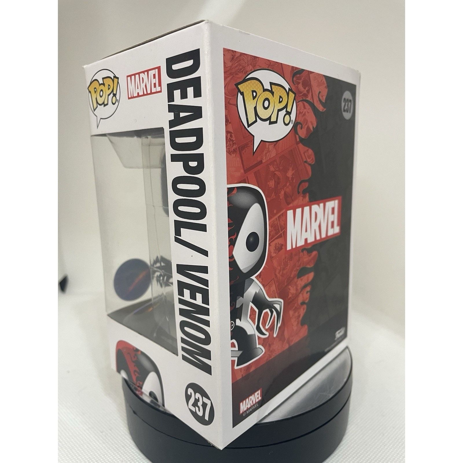 Marvel Comics Funko Pop! Deadpool / Venom (Metallic) - PIAB Exclusive 237 Size ONE SIZE - 5 Thumbnail