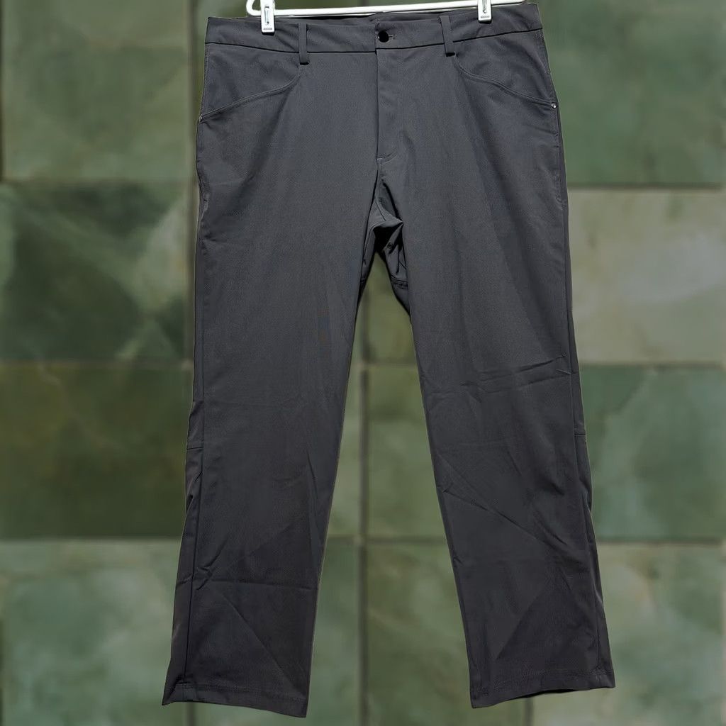Lululemon Lululemon Athletica ABC Pants Men 40 Dark Gray Warpstreme Pockets Khakis Flat Front 5-Pocket Classic Casual Size US 40 / EU 56 - 1 Thumbnail
