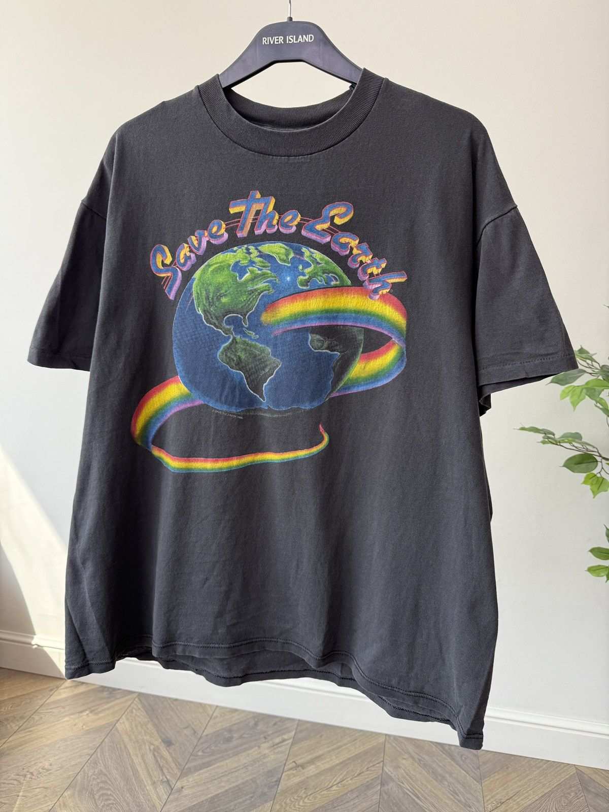 Other Vintage Save The Earth 1986 Made in USA Faded Tee Size US XL / EU 56 / 4 - 3 Thumbnail