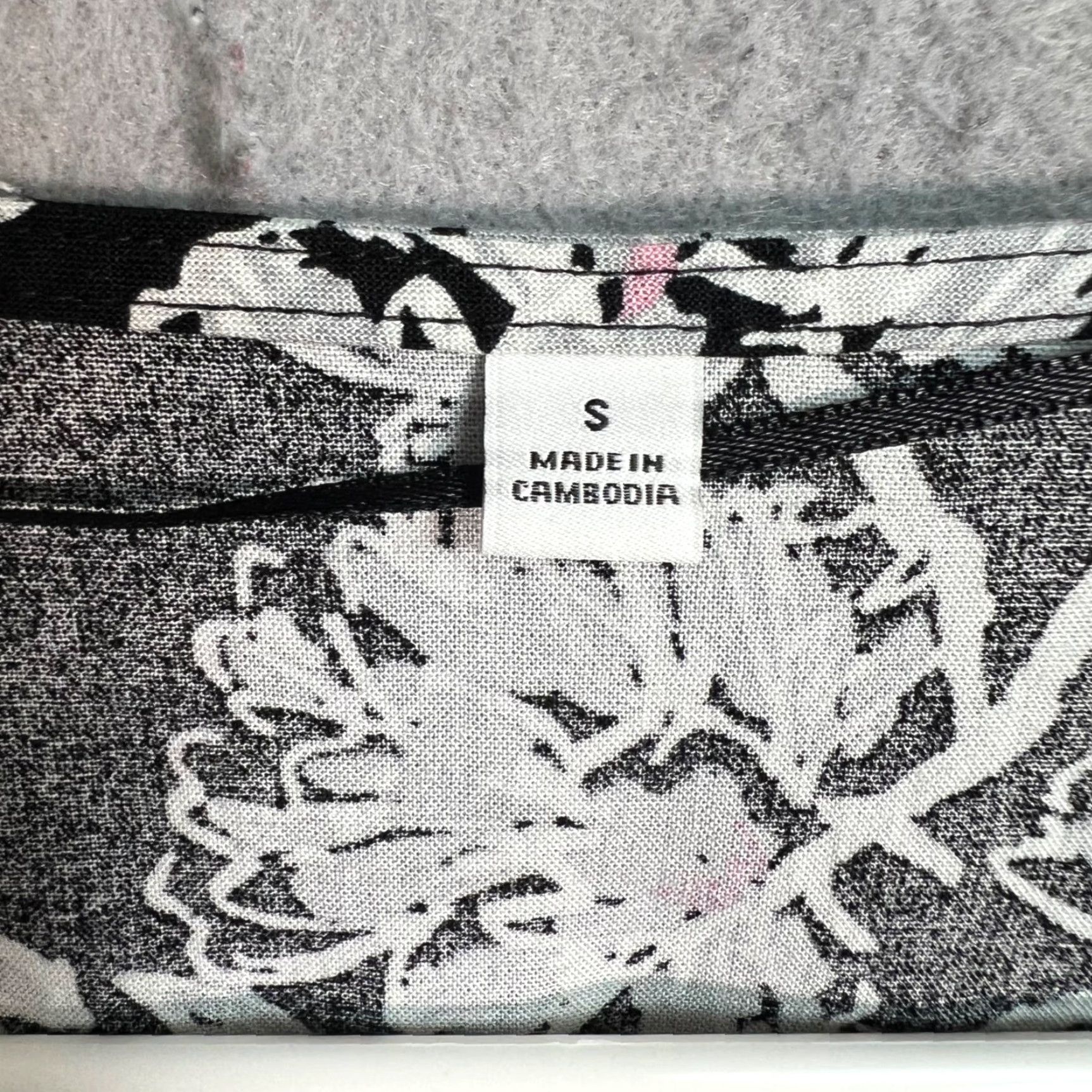 Vintage Gu Uniqlo Womens Dress Floral Black White V-Neck Short Sleeve Nylon Rayon Mini Fit & Flare S Black Womens No, not. (Oops) Size S / US 4 / IT 40 - 4 Thumbnail