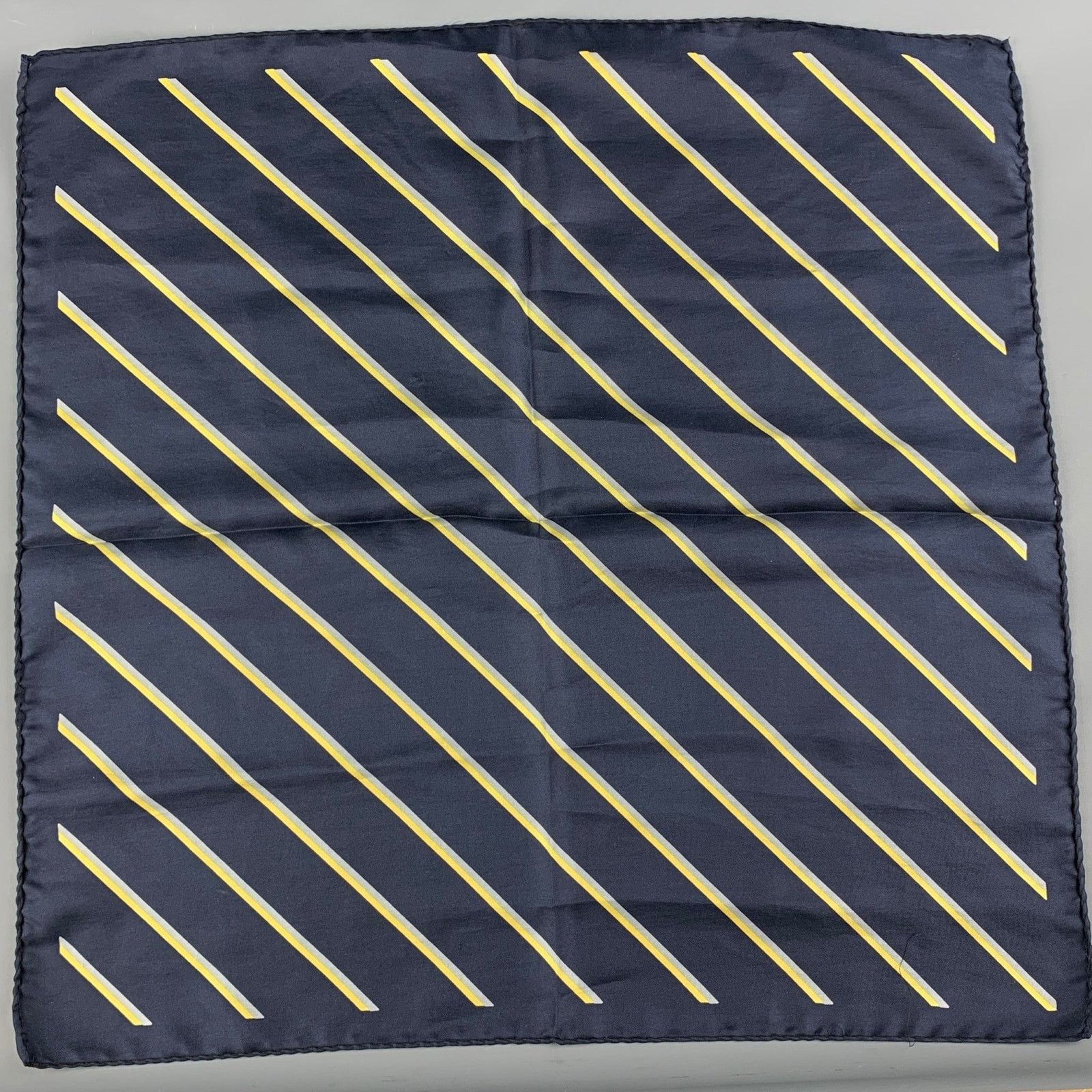 Vintage VINTAGE Navy Yellow Silk Pocket Square Size ONE SIZE - 3 Thumbnail