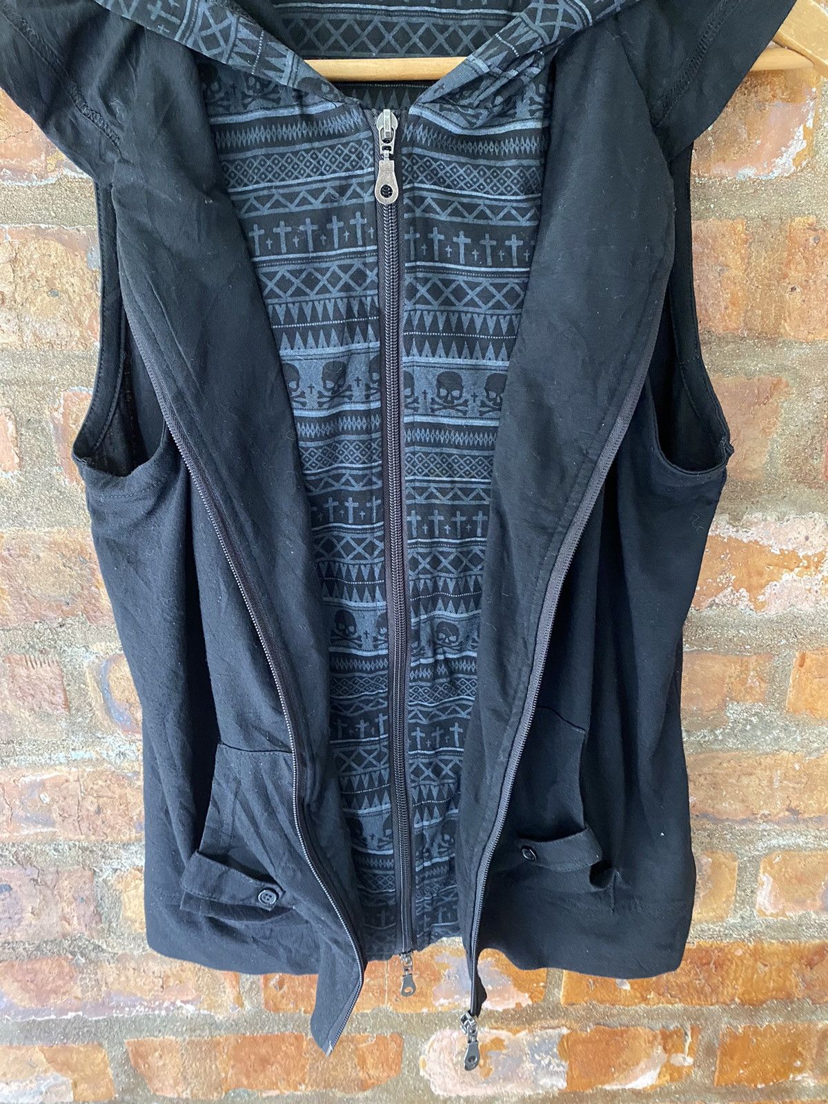 In The Attic Vtg skull and cross double layer hoodie Size US M / EU 48-50 / 2 - 4 Thumbnail