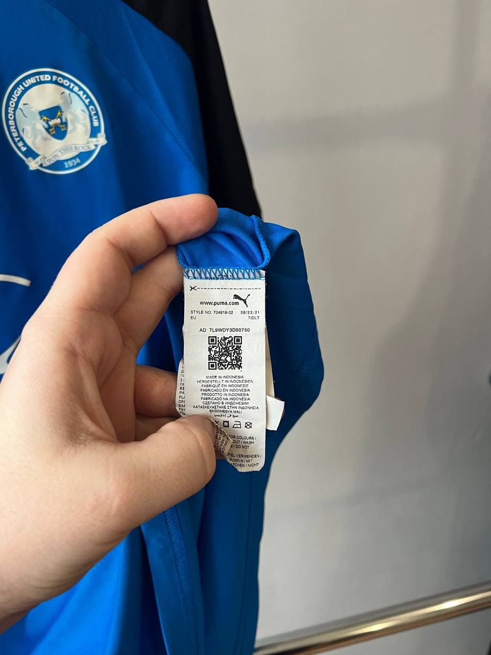 Puma 2020/21 PETERBOROUGH UNITED TRAINING SOCCER JERSEY SHIRT M Size US M / EU 48-50 / 2 - 10 Thumbnail
