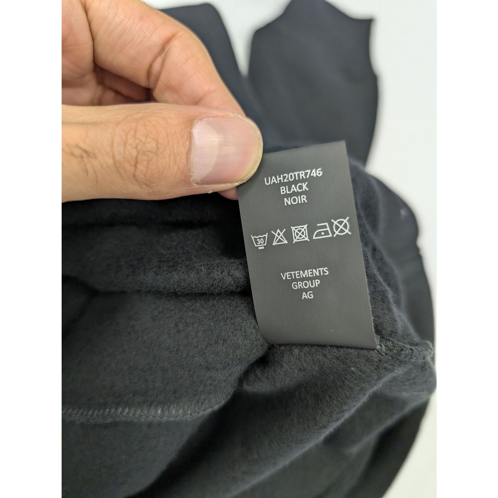 Vetements o1rshd1 Q:2 / Interpool Hoodie in Black Size US S / EU 44-46 / 1 - 18 Thumbnail