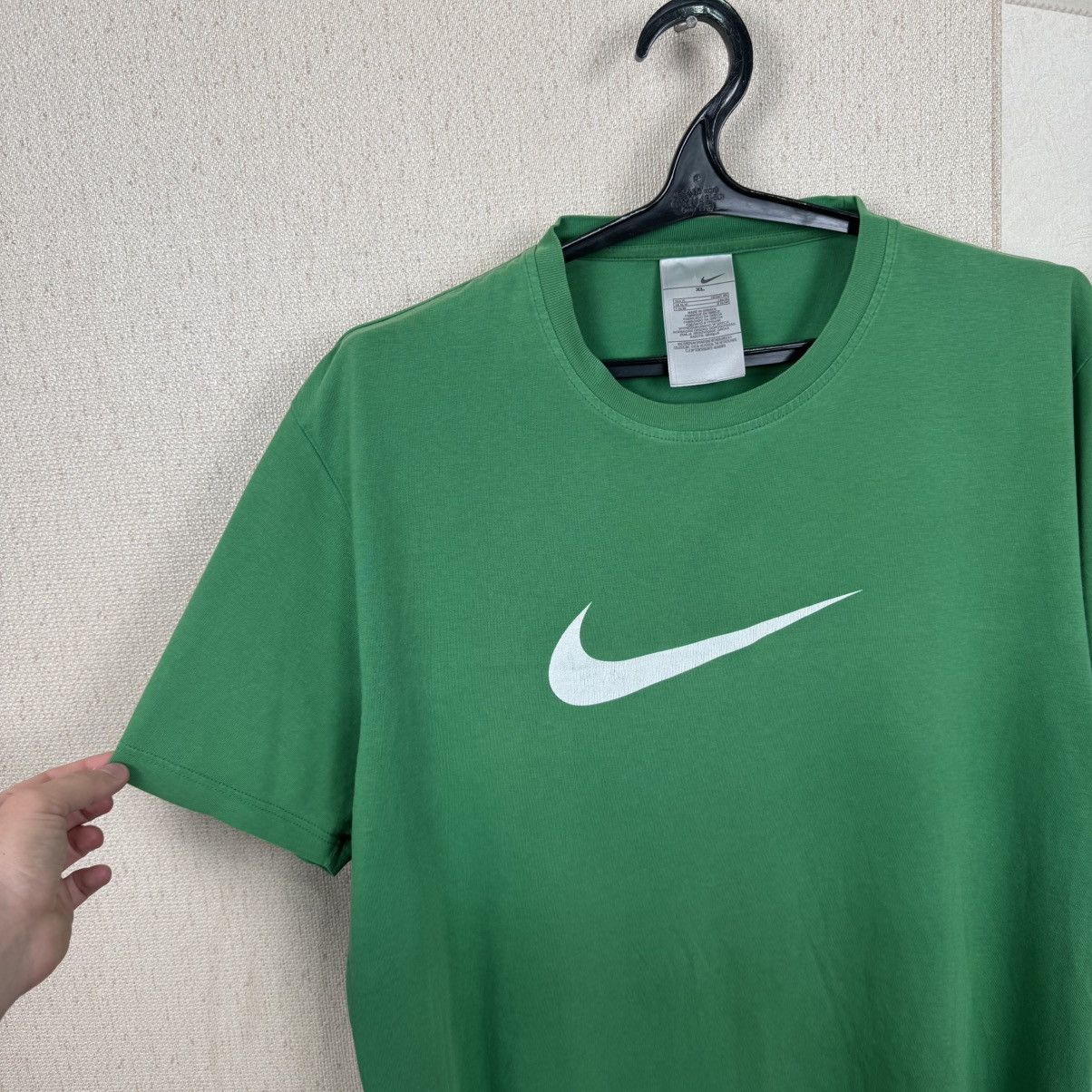 Nike 💚 Vintage 00s Nike T shirt Centre Logo Green Streetwear XL Size US XL / EU 56 / 4 - 10 Thumbnail