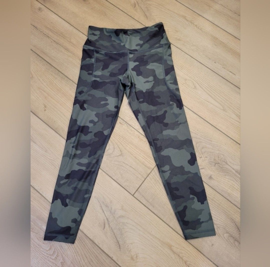 Old Navy Old Navy Leggings Camo Hi-Rise PowerSoft NWOT SP Size 28" / US 6 / IT 42 - 4 Thumbnail