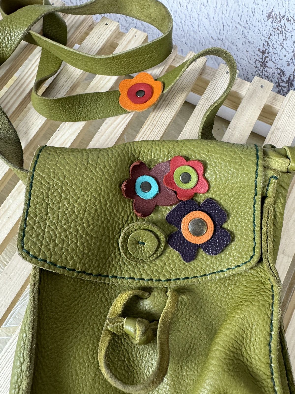 Handmade × Leather × Vintage Vintage Handmade Real Leather khaki shoulder bag flower Size ONE SIZE - 6 Thumbnail