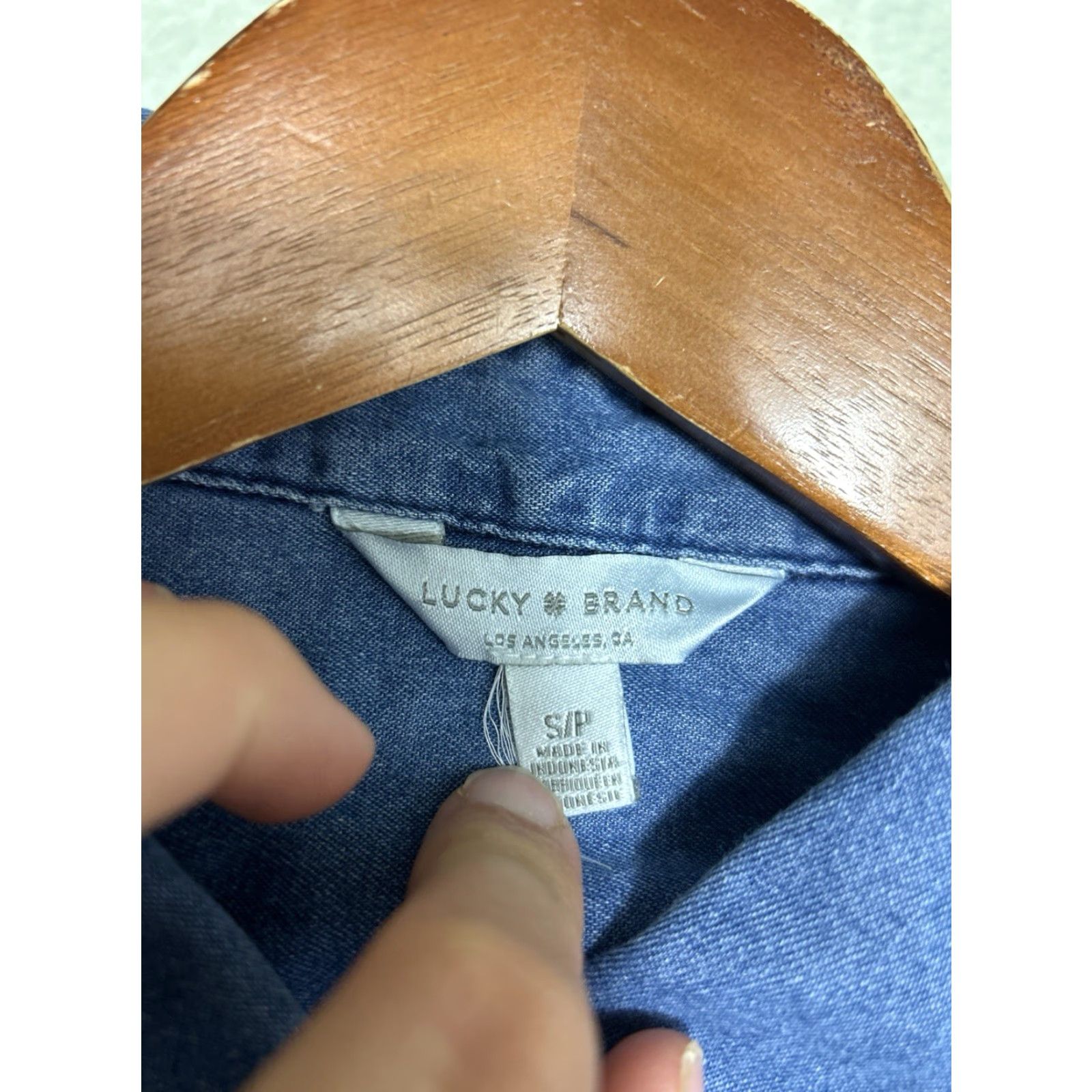 Lucky Brand Lucky Brand Chambray Denim Button-Up Shirt Small Women Regular Blue Long Sleeve Collared Pocket Bohemian Western Casual Size S / US 4 / IT 40 - 7 Thumbnail