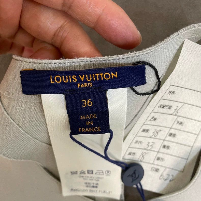 Louis Vuitton Louis Vuitton gray hem full of logo vest Size XS / US 0-2 / IT 36-38 - 4 Thumbnail