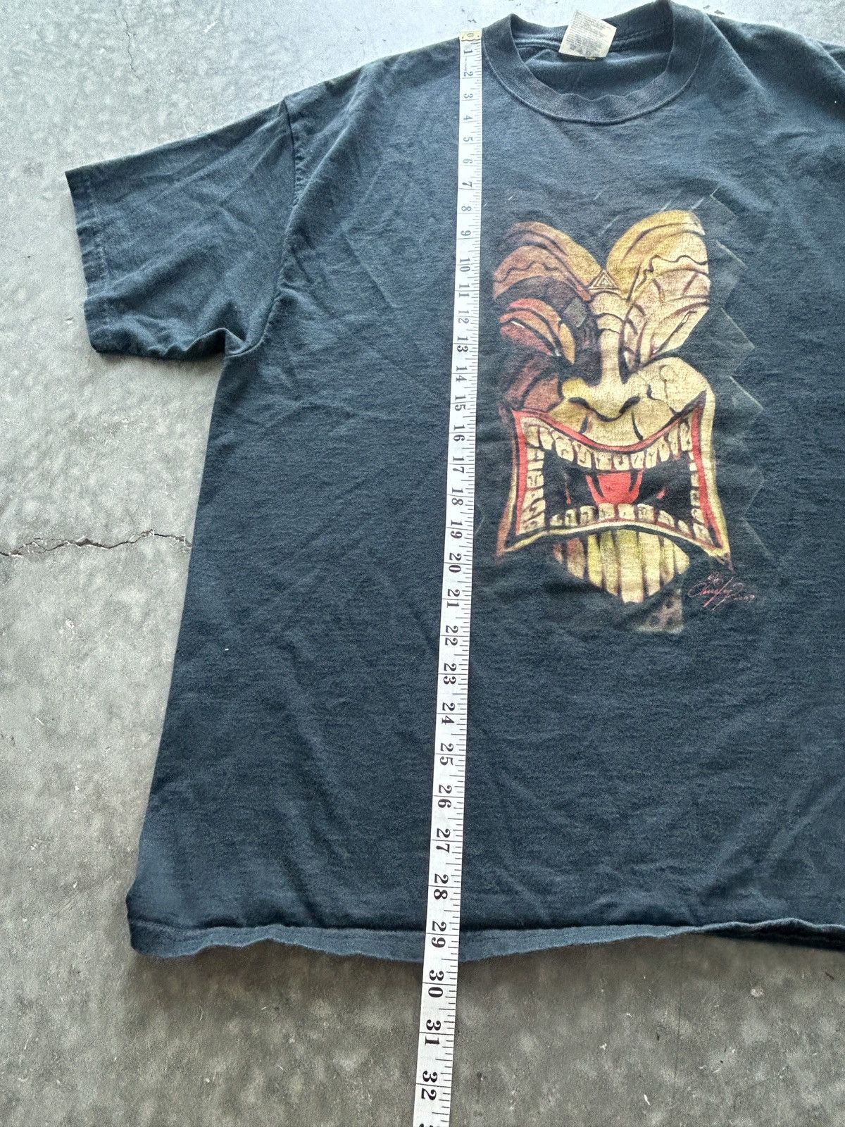 Vintage Vintage Y2K Faded Black Tiki Head Graphic Tee Size US XL / EU 56 / 4 - 7 Thumbnail