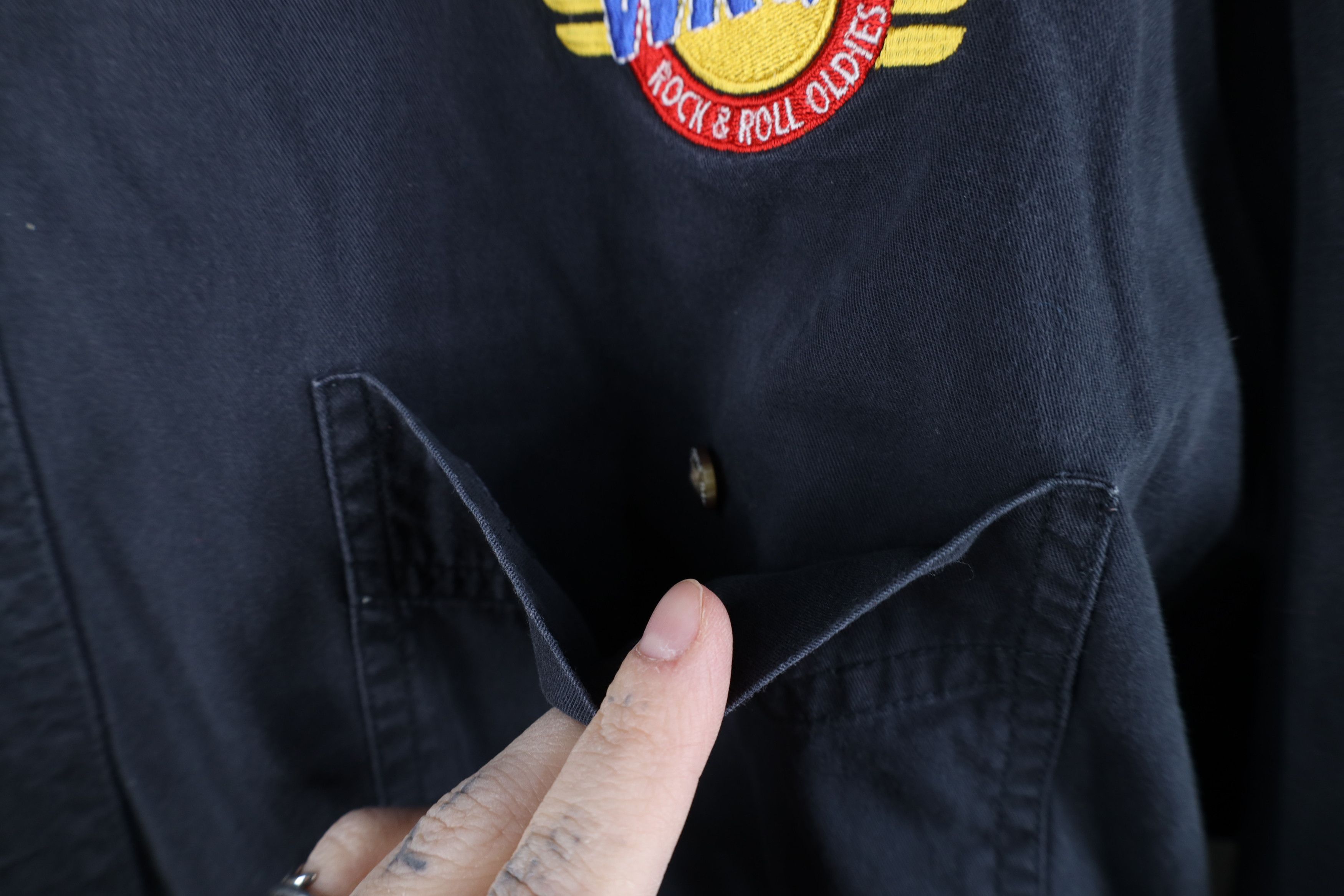Vintage Vintage 90s Rock and Roll Oldies Radio Button Down Shirt Size US L / EU 52-54 / 3 - 5 Thumbnail