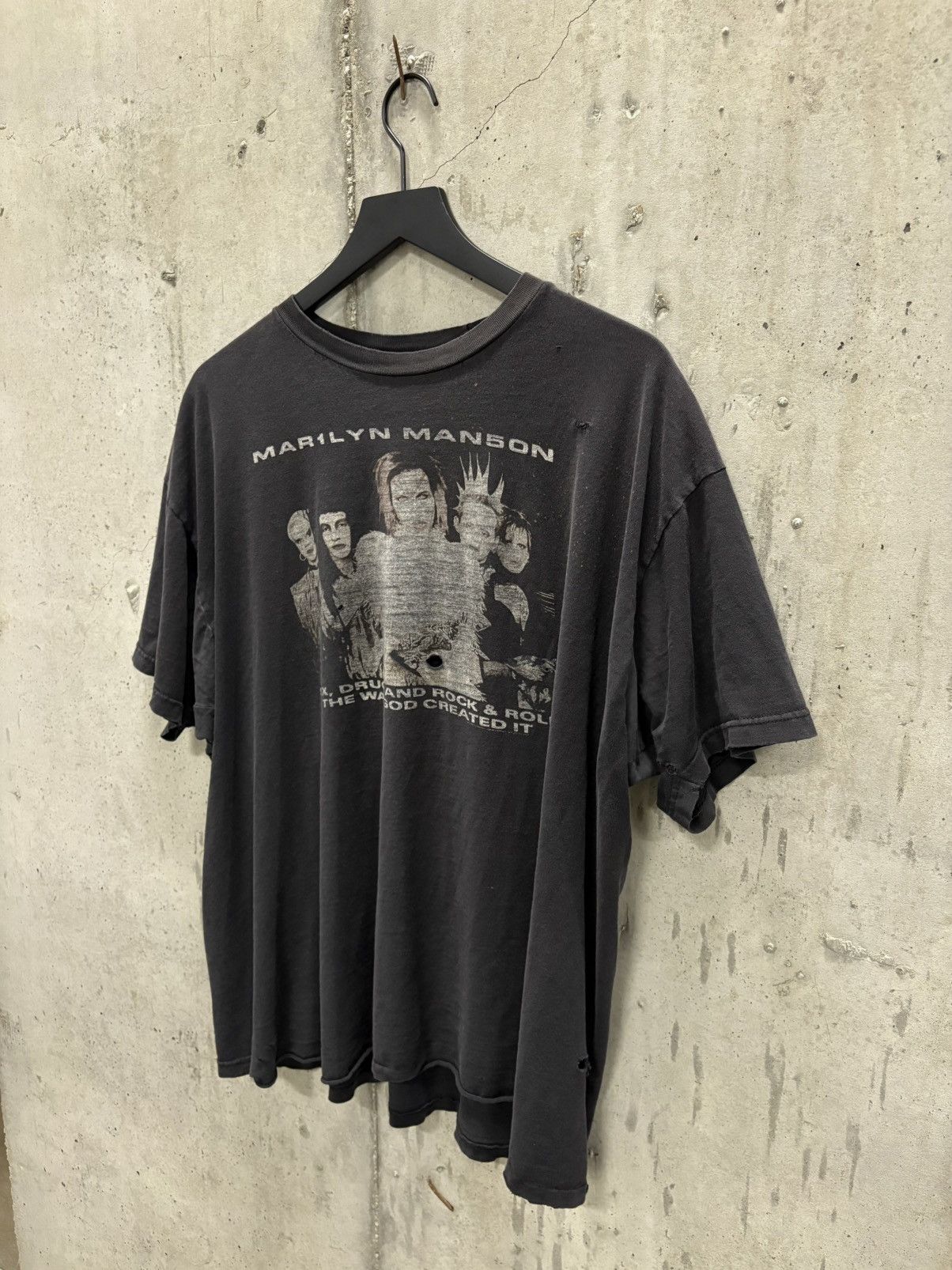 Band Tees Vintage Marilyn Manson Shirt Faded Distressed Grunge Boxy Size US XXL / EU 58 / 5 - 2 Thumbnail