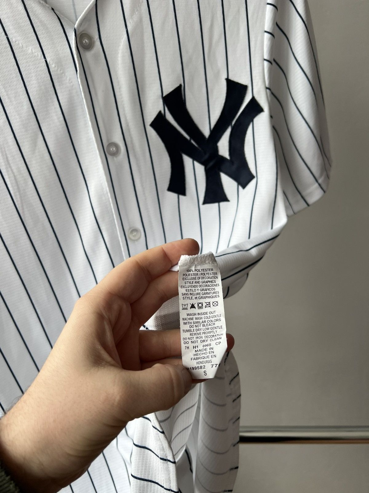Majestic NY NEW YORK YANKEES #99 AARON JUDGE MLB BASEBALL JERSEYSHIRT Size US S / EU 44-46 / 1 - 8 Thumbnail