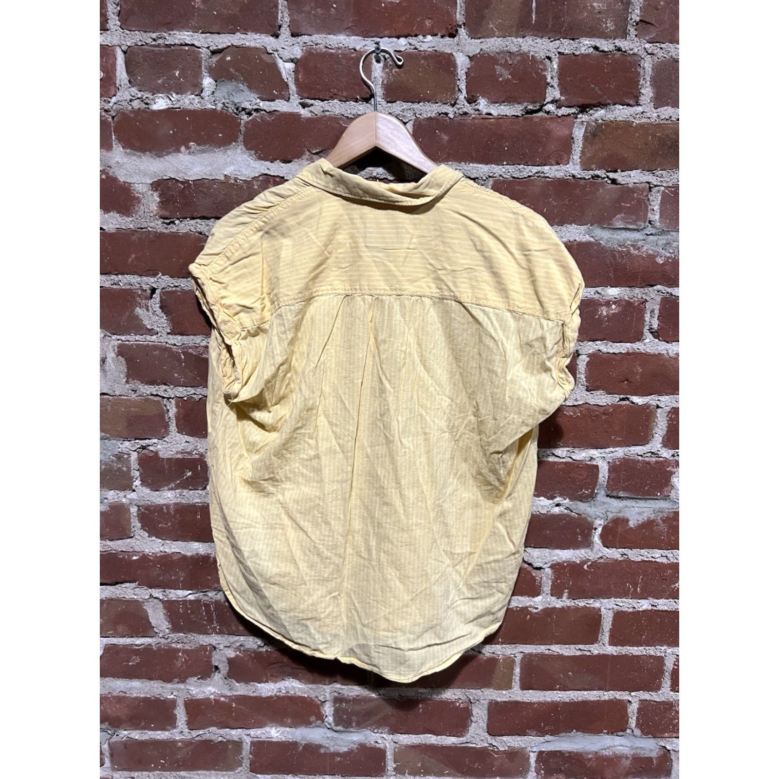 Abercrombie & Fitch Abercrombie & Fitch Womens Button-Up Shirt Sleeveless Yellow Size M Size M / US 6-8 / IT 42-44 - 2 Thumbnail