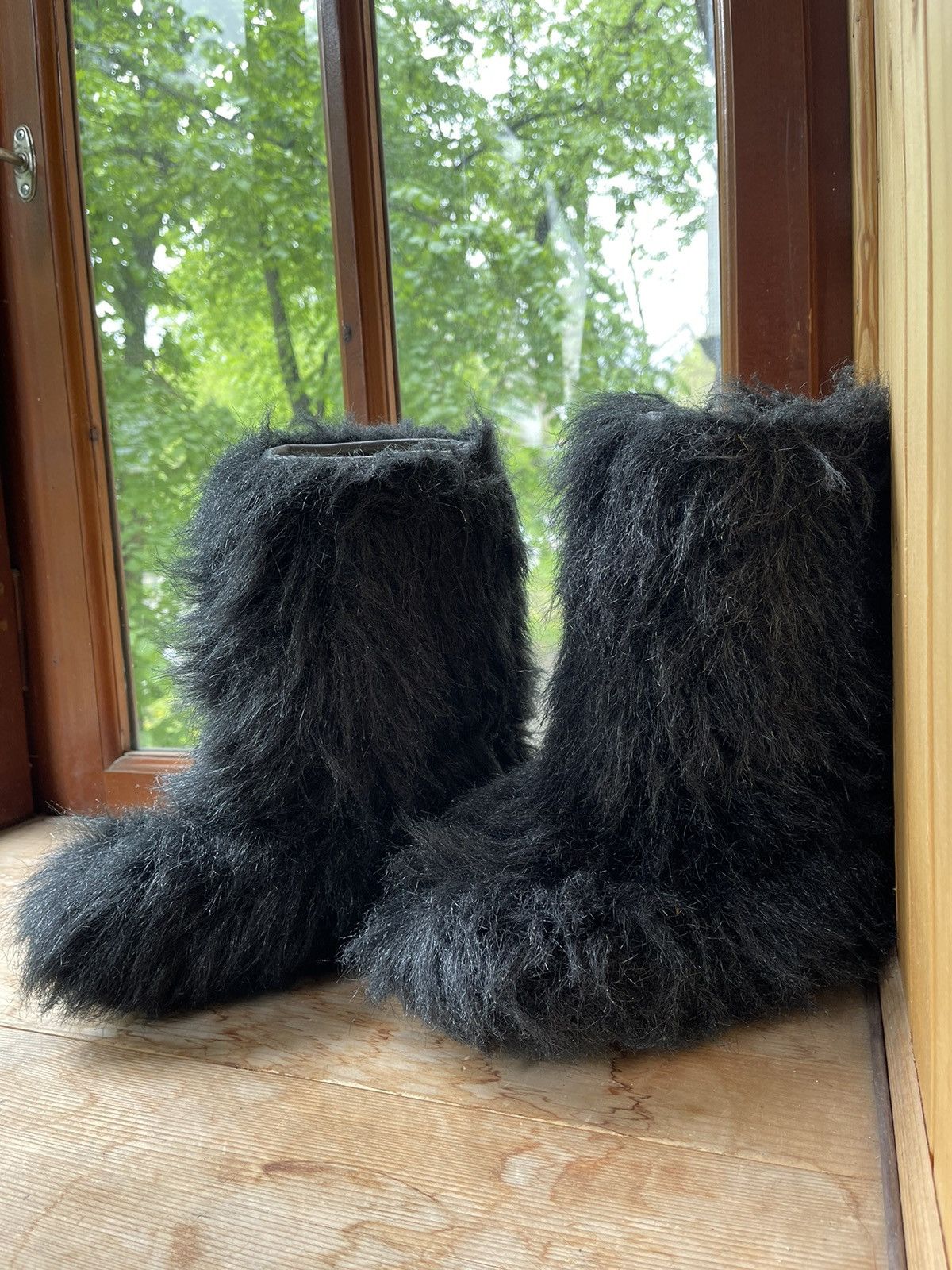 Yeti Yeti hairy vintage black boots Size US 5 / EU 37 - 1 Thumbnail