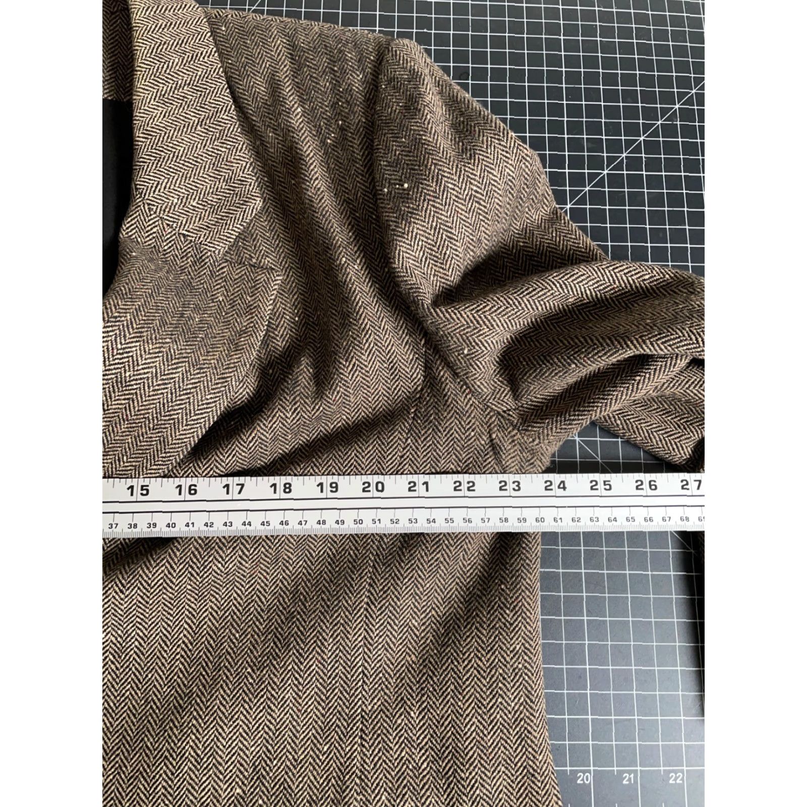Pendleton VINTAGE Pendleton Blazer Women 18W Brown Herringbone Wool Two-Button Notch Short Jacket USA Made 90s Hipster Preppy Retro Ladies Mens/Womens Size XXL / US 16-18 / IT 52-54 - 7 Thumbnail