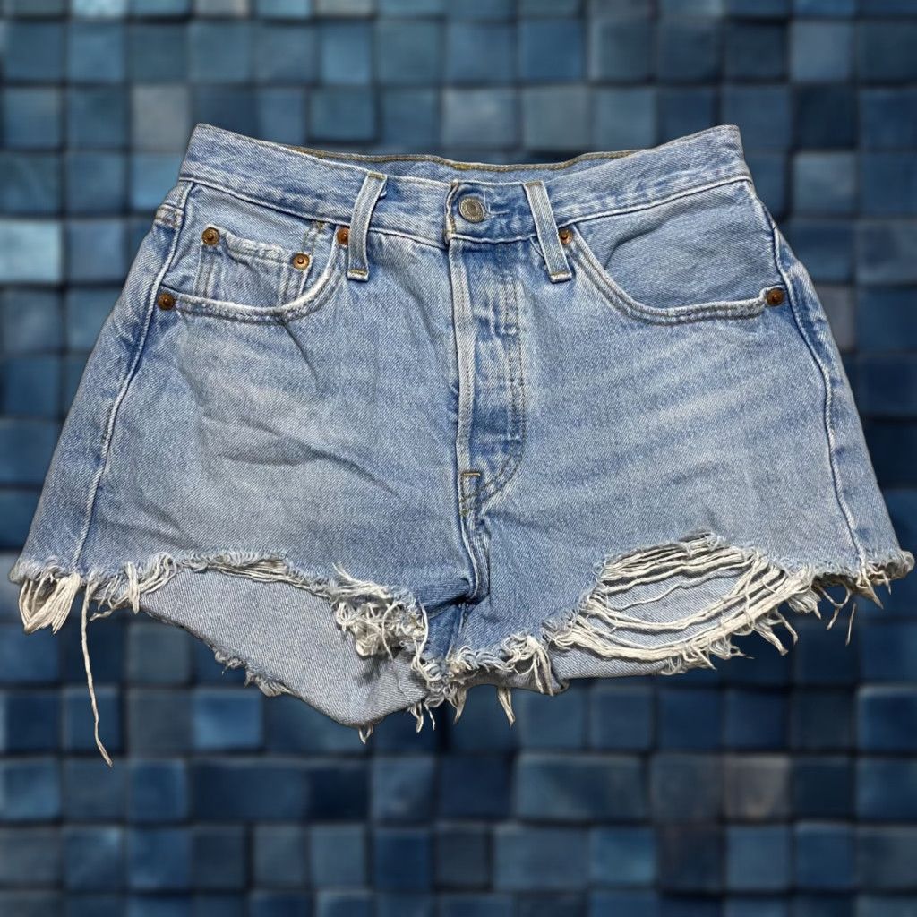 Levi's Levi's 501 Jeans Shorts Blue Denim Medium Wash Cut-Off Inseam 2" Womens Size 28 Shorts Structured Pockets 5-Pocket Design Modern Classic Mens? Wait Size 28" / US 6 / IT 42 - 1 Thumbnail