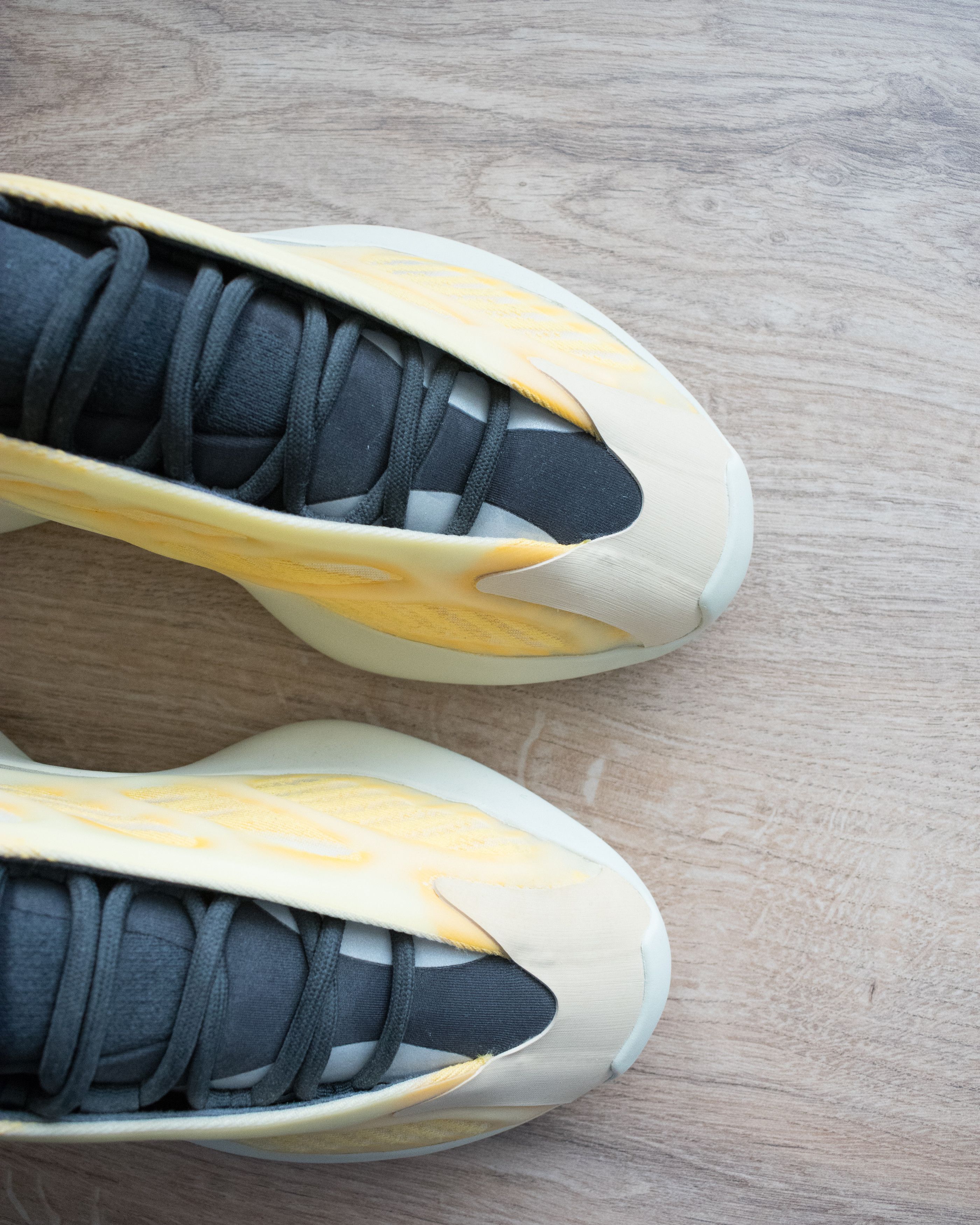 Yeezy Adidas Yeezy 700 V3 Mono Safflover Size US 8.5 / EU 41-42 - 3 Thumbnail