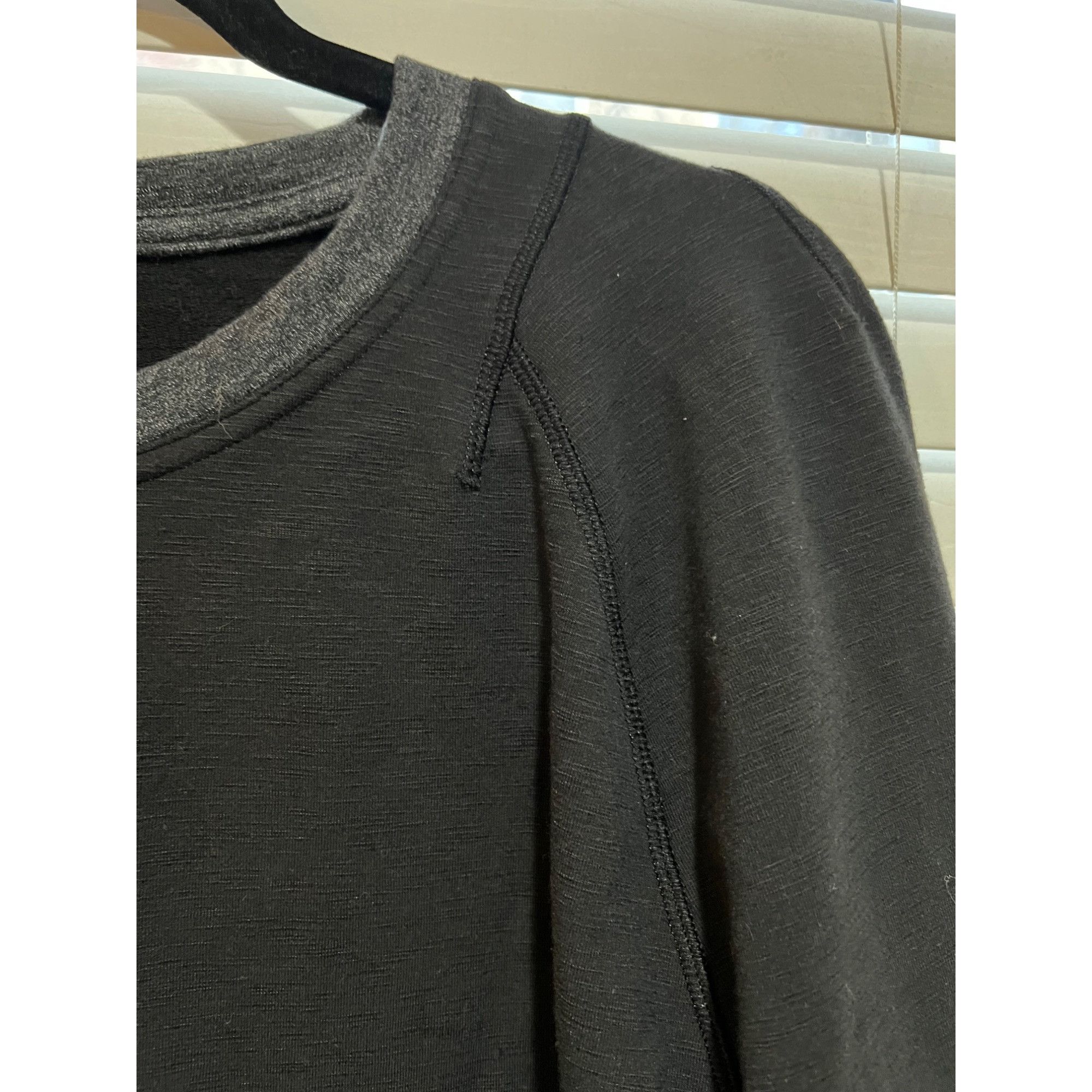 Lululemon Lululemon Thick Long Sleeve Shirt - Size XL Size US XL / EU 56 / 4 - 2 Thumbnail