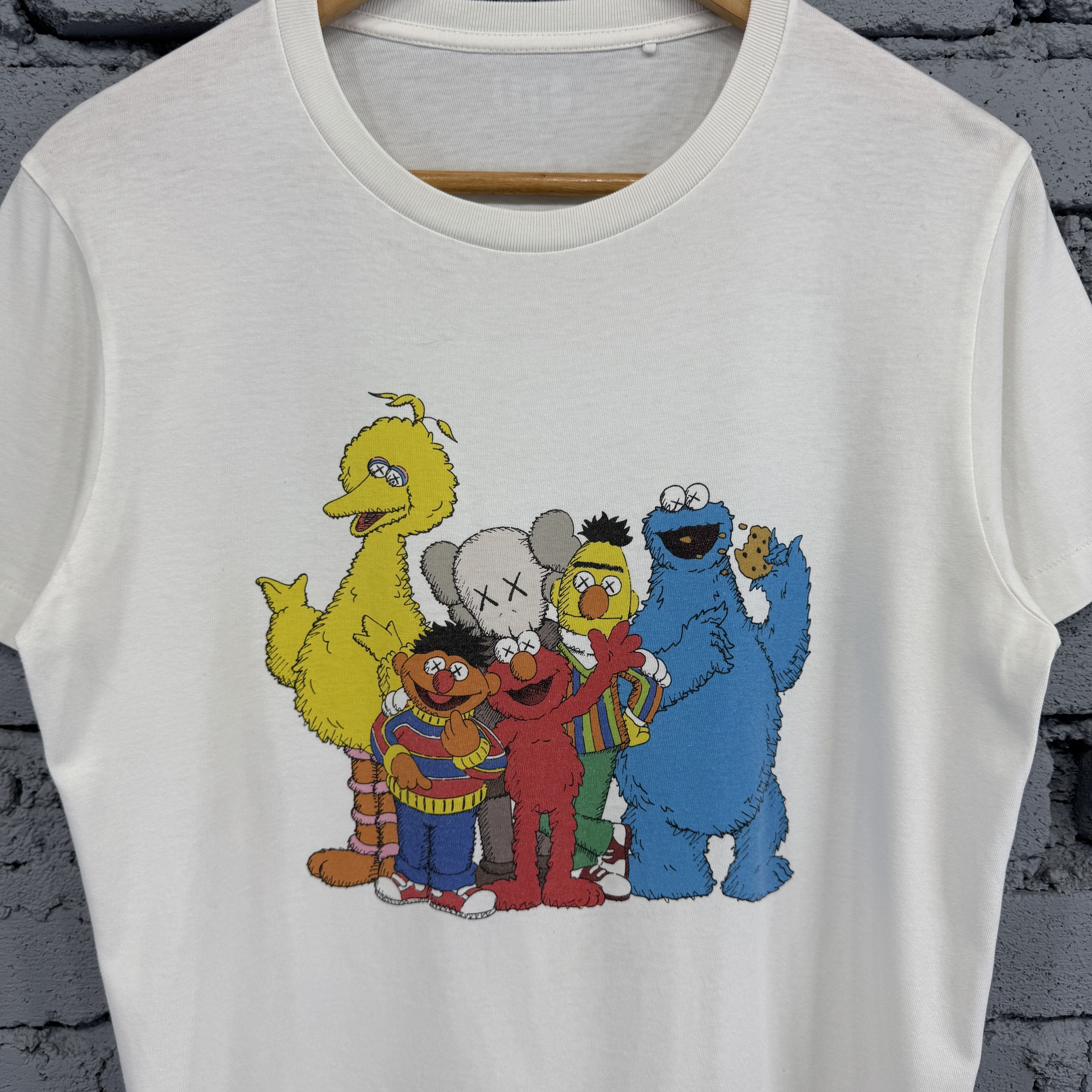 Kaws × Uniqlo Uniqlo KAWS x Sesame Street Elmo Big Bird Ernie White Tshirt Size US S / EU 44-46 / 1 - 3 Thumbnail