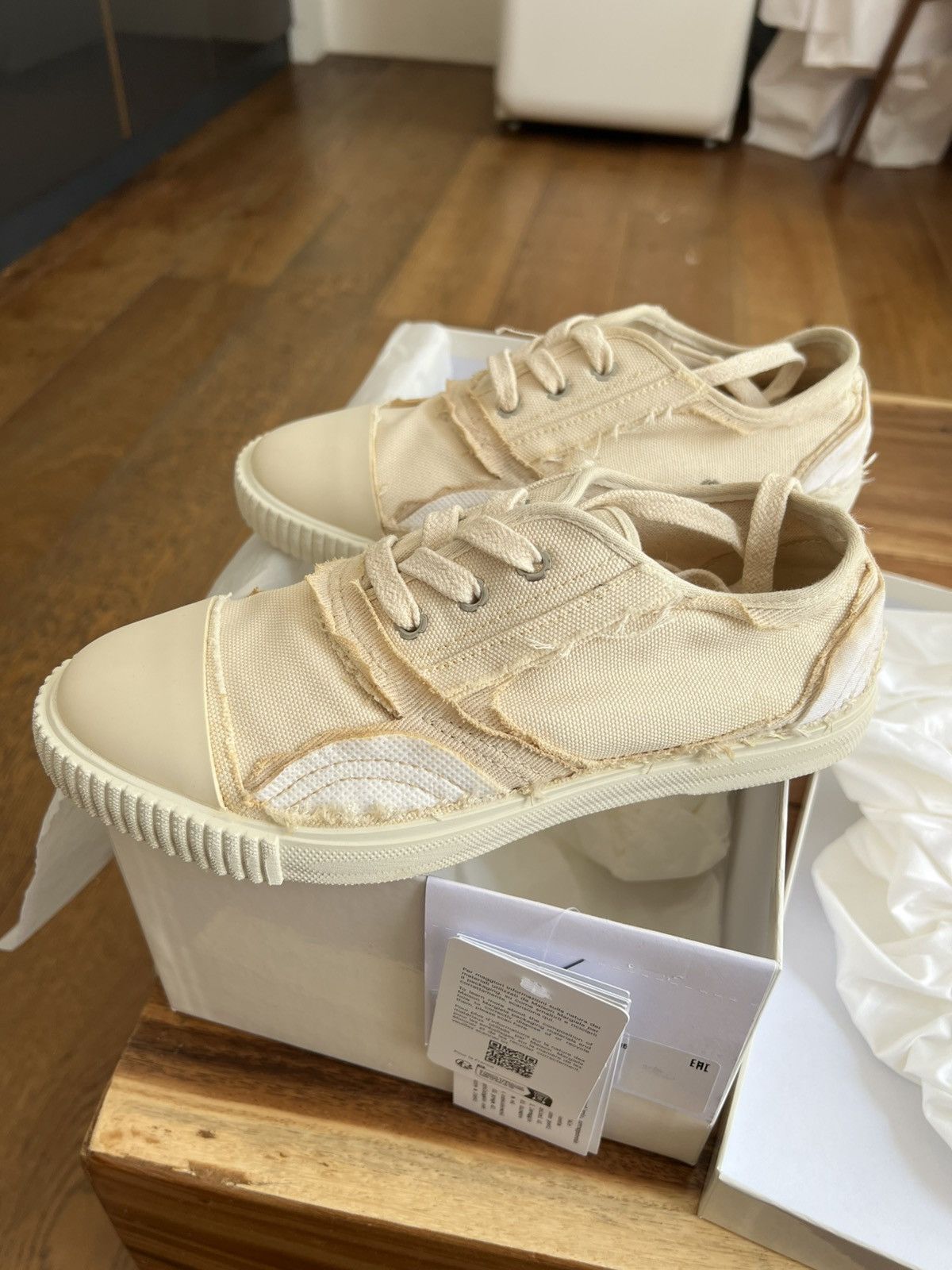 Maison Margiela Maison Margiela Inside-Out Canvas Natural Low Top Sneakers Size US 6 / IT 36 - 8 Thumbnail