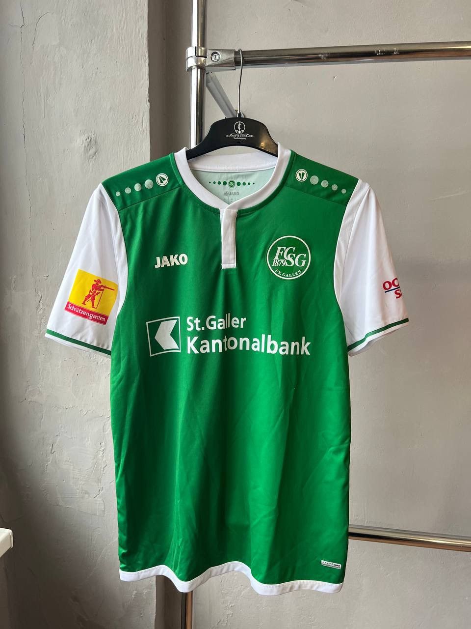 Sports Specialties 2017/18 ST GALLEN SIGNED HOME SOCCER JERSEY FOOTBALL SHIRT L Size US L / EU 52-54 / 3 - 2 Thumbnail