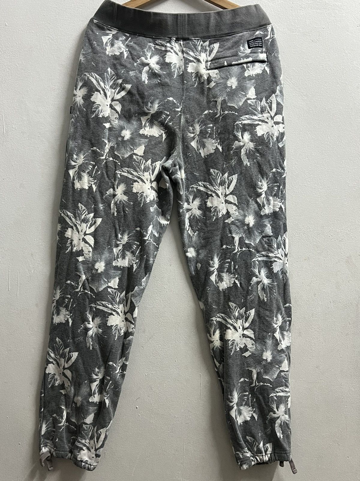 Huf × Seditionaries Huf Floral Grey Seditionaries jogger pants Size US 33 - 2 Thumbnail