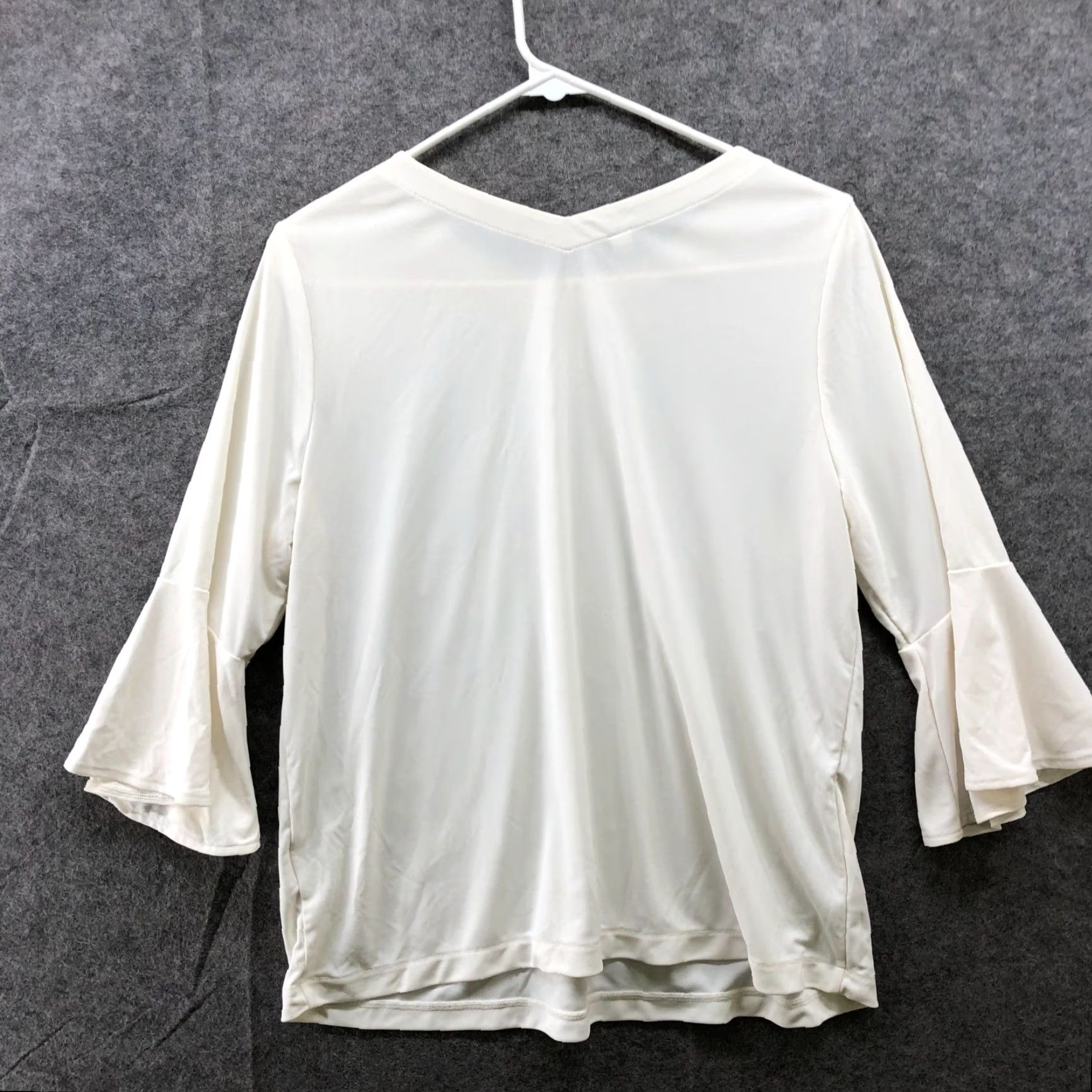 Uniqlo Uniqlo Blouse Womens M Ivory Crewneck 3/4 Sleeve Bell Ruffle Shirt Size M / US 6-8 / IT 42-44 - 2 Thumbnail