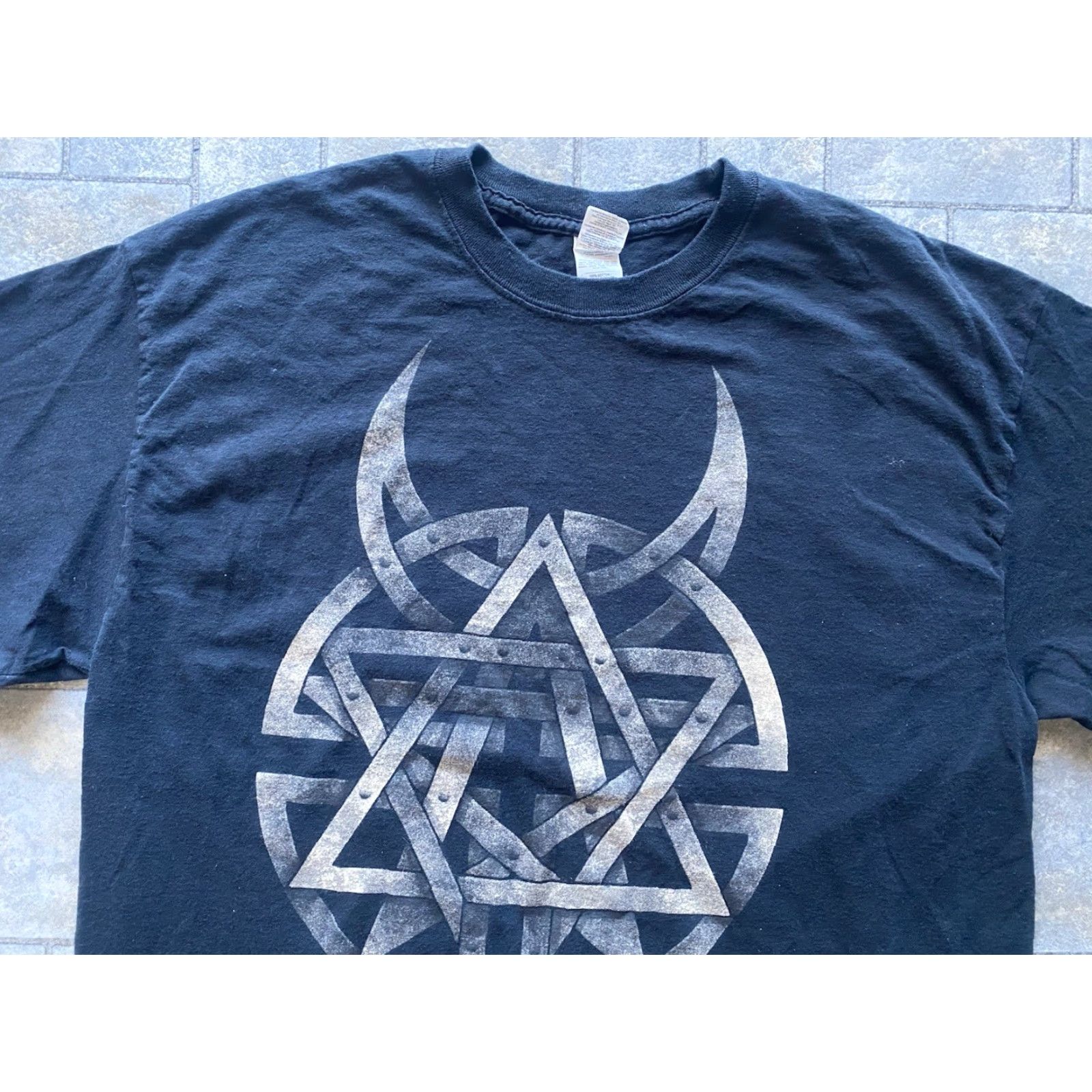 Gildan VINTAGE Disturbed 2016 Long Sleeve Black T-Shirt XL Gildan Unisex Adults Heavy Metal Rock Concert Graphic Print Size US XL / EU 56 / 4 - 6 Thumbnail