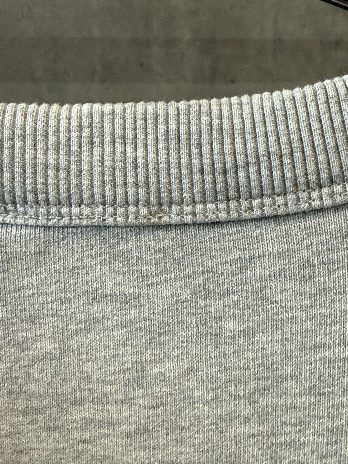 Burberry BURBERRY GREY CREWNECK SIZE L Size US L / EU 52-54 / 3 - 6 Thumbnail