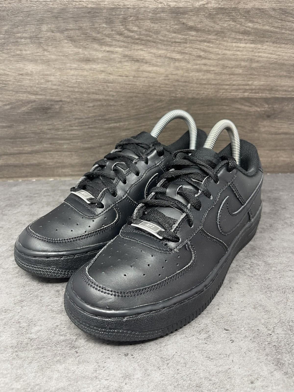 Nike Nike Air Force 1 Low Black Size 4.5Y GS Kids Sneakers Size US 5 / EU 37 - 2 Thumbnail