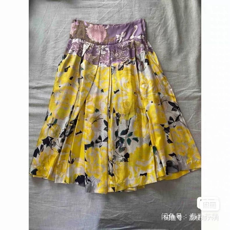 Dries Van Noten Dries Van Noten A beautiful half skirt with floral, bird a Size 33" - 1 Thumbnail