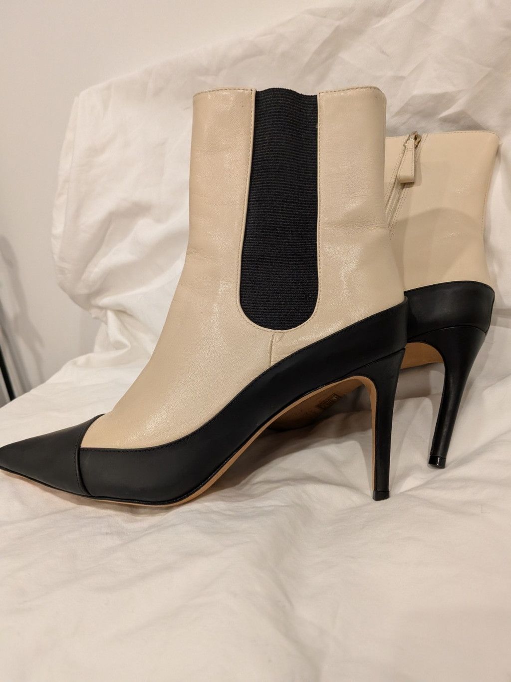 Alexandre Birman Alexandre Birman Two Tone Leather Booties NWOB Size US 7.5 / IT 37.5 - 5 Thumbnail
