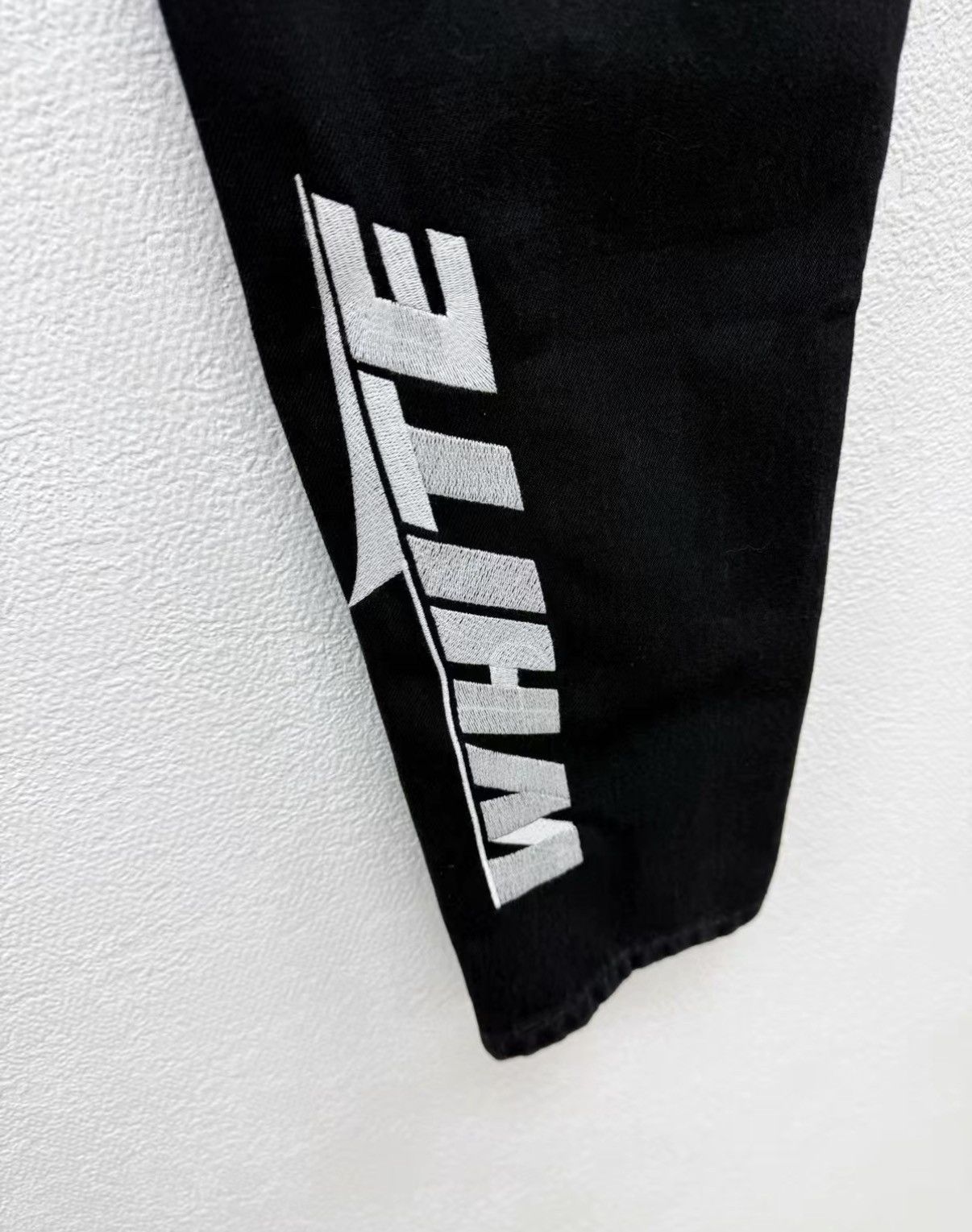 Off-White OFF-WHITE 100% Cotton Embroidered Jeans J30 Size US 34 / EU 50 - 5 Thumbnail