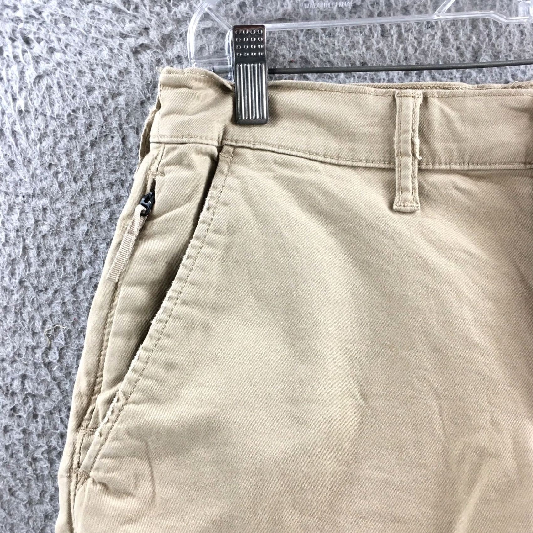 American Eagle Outfitters American Eagle Outfitters Lived In Khaki Short Mens 28 Beige Cotton Blend Mid Rise NEW Size US 28 / EU 44 - 2 Thumbnail