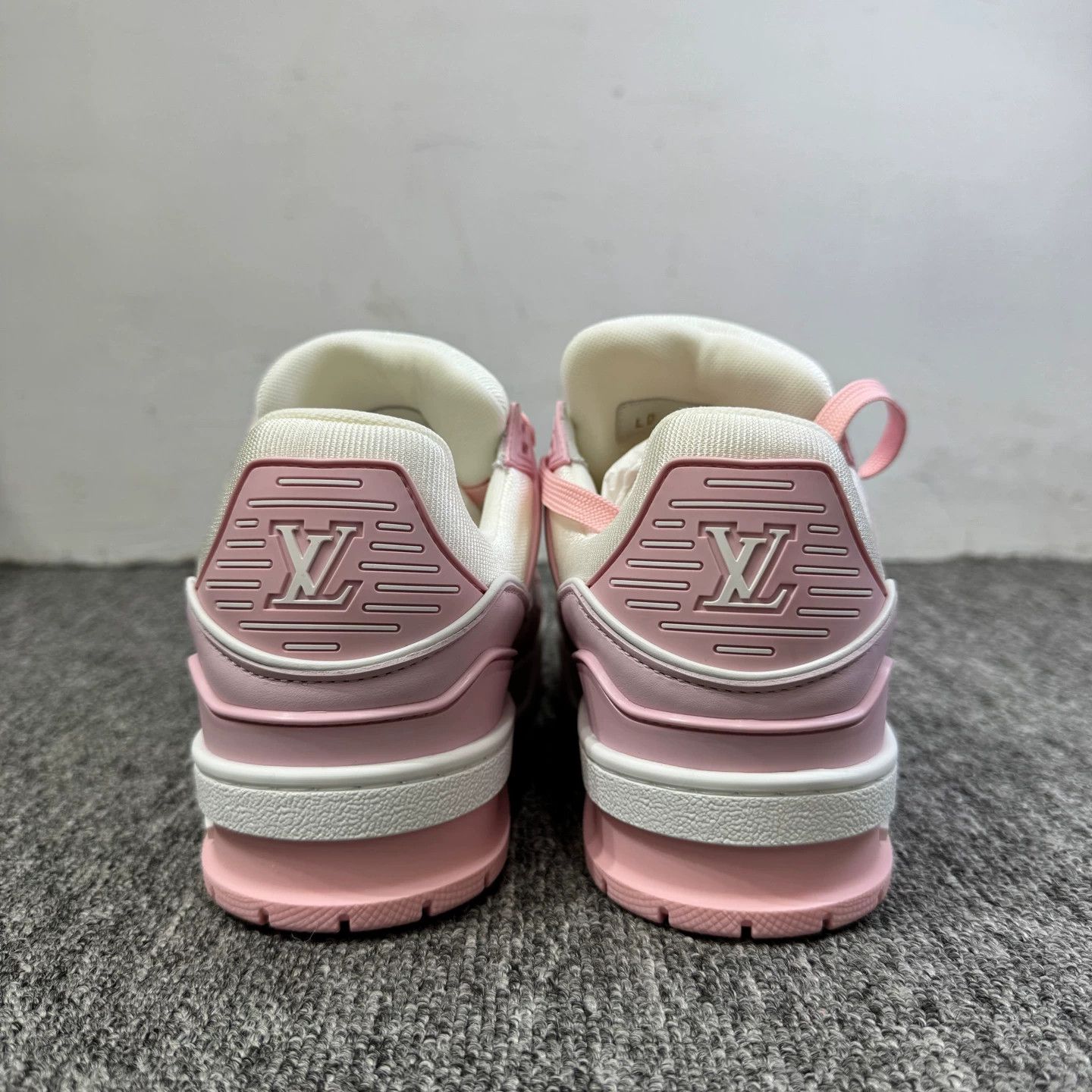 Louis Vuitton Louis Vuitton embossed pink trainer Size 37.5 new Size US 7 / IT 37 - 3 Thumbnail