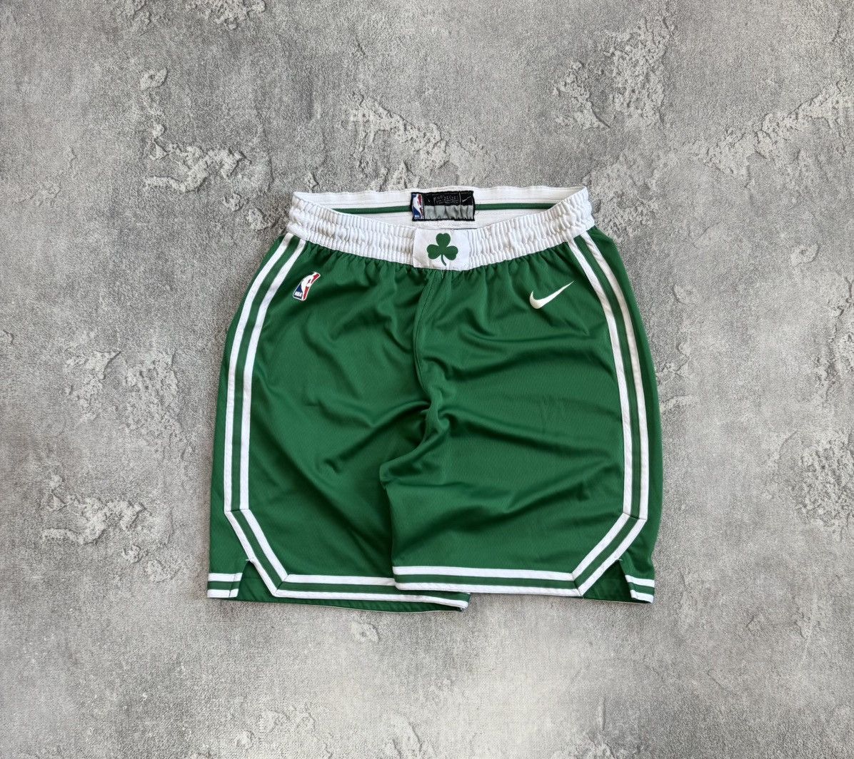 Nike Nike Boston Celtics L/size NBA green shorts 🩳 Size US 34 / EU 50 - 1 Thumbnail