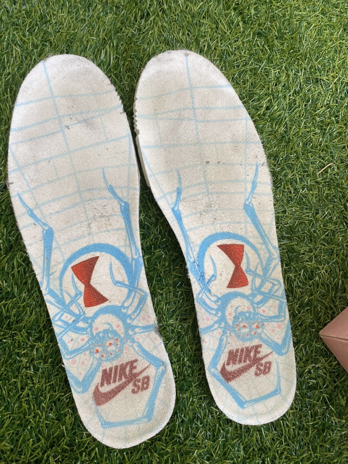 Nike Dunk SB mid White Widow Size US 9.5 / EU 42-43 - 11 Thumbnail