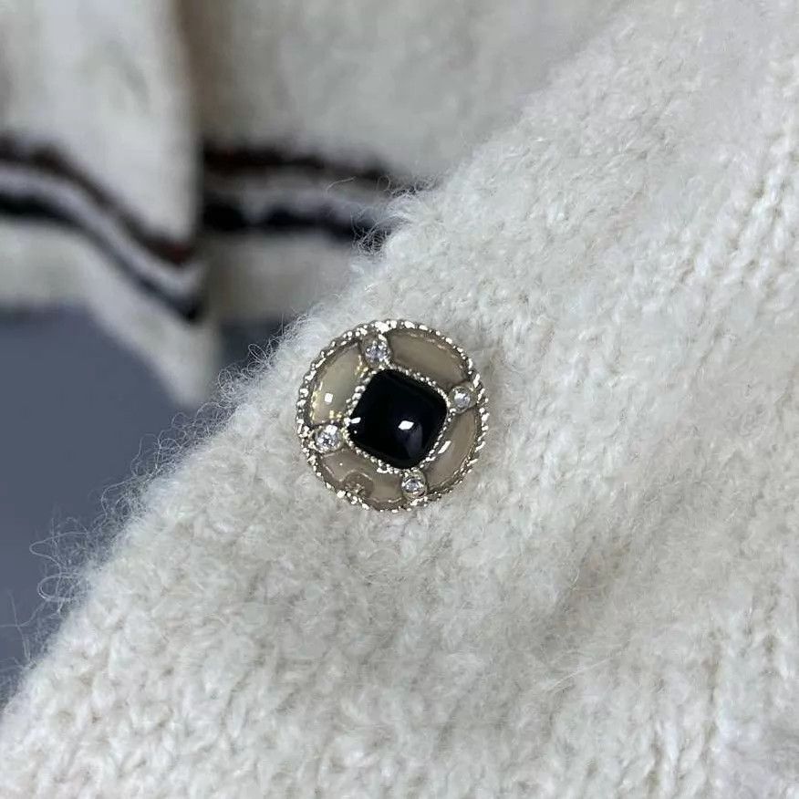Chanel Chanel 25 New Ski Collection Cashmere Jacket Size 34 Size XS / US 0-2 / IT 36-38 - 8 Thumbnail