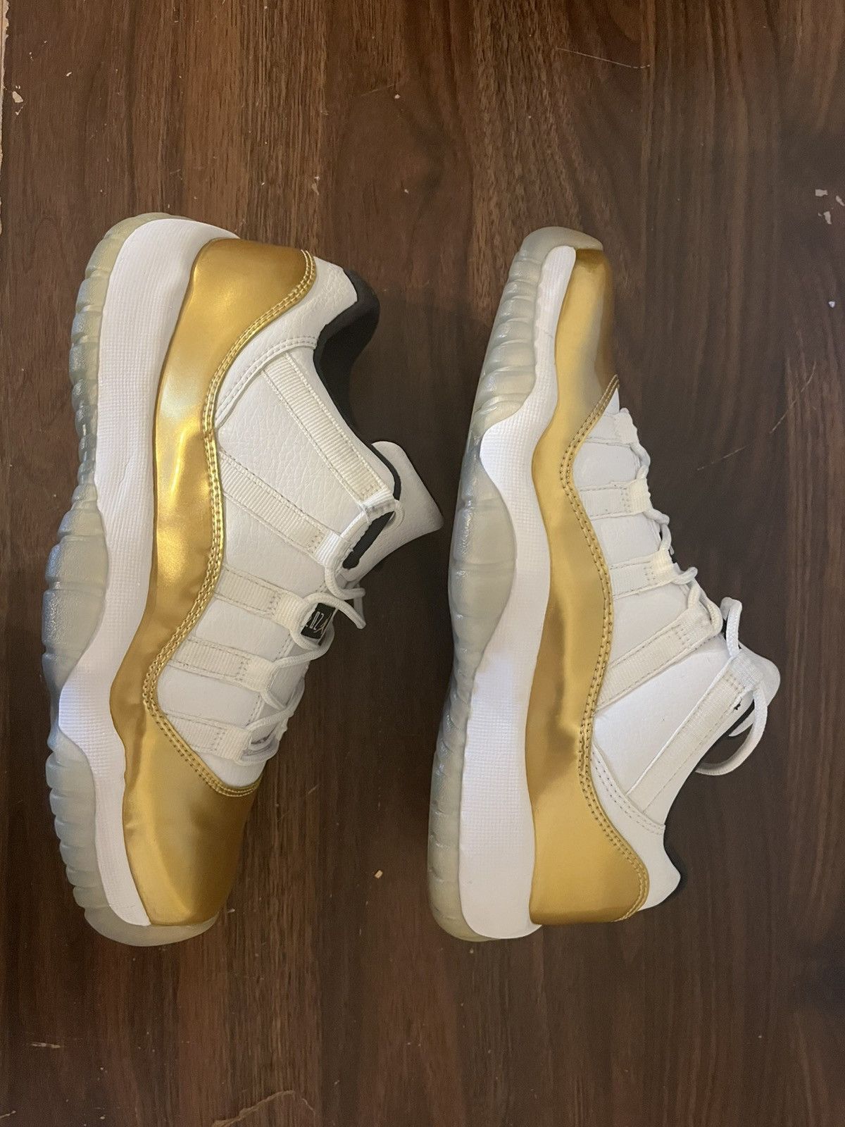 Nike Jordan 11 Retro Low Size US 6.5 / EU 39-40 - 2 Thumbnail