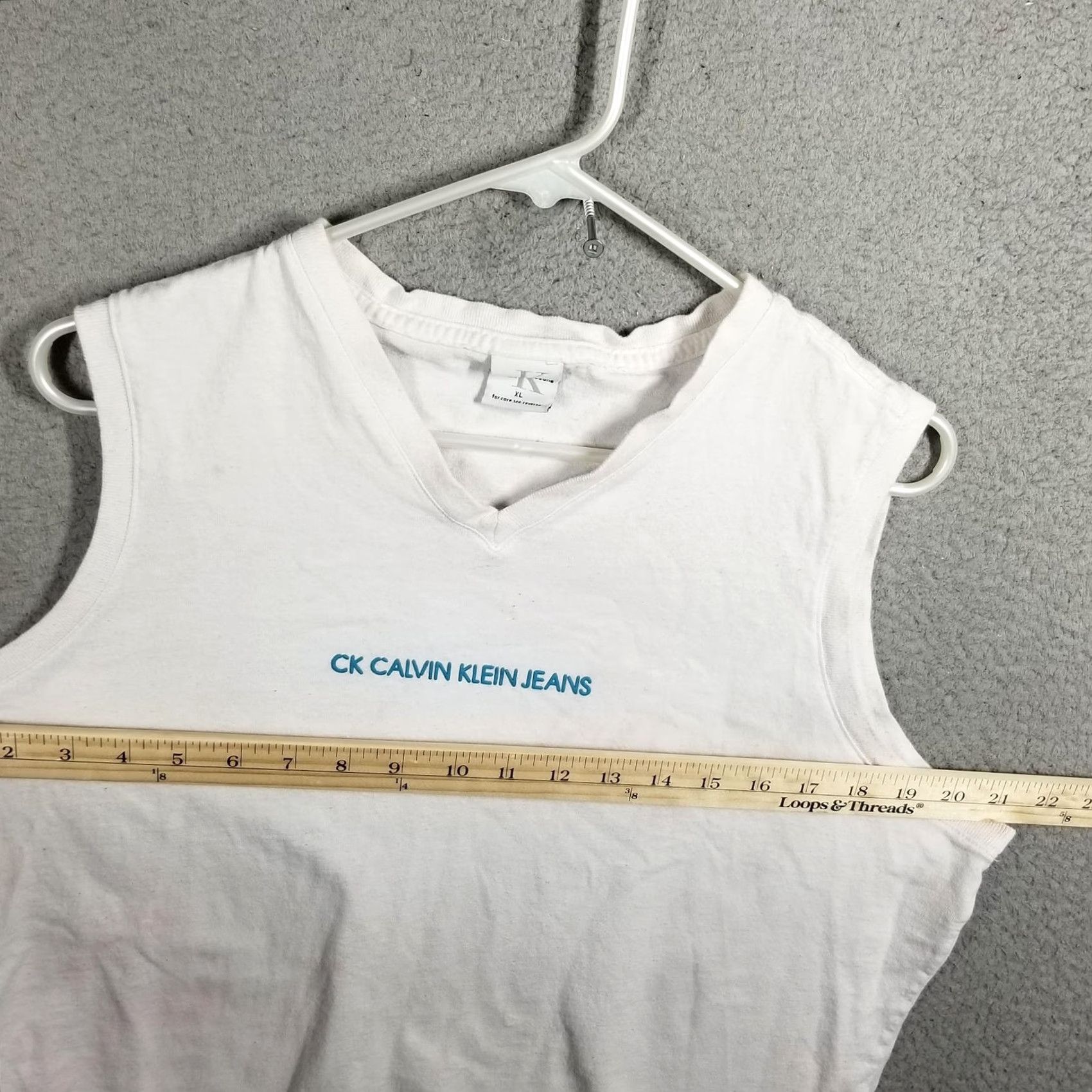 Vintage Calvin Klein Jeans Shirt Woman XL White Sleeveless V-Neck Logo Tank Vintage Size US XL / EU 56 / 4 - 7 Thumbnail