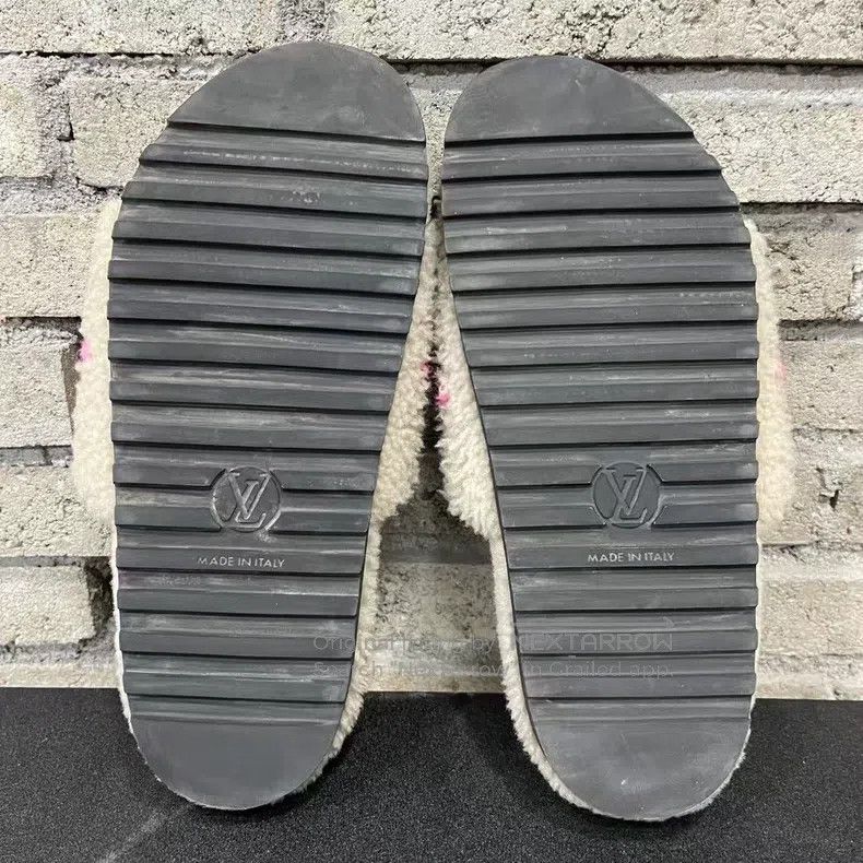 Louis Vuitton Louis Vuitton Pink presbyopic teddy slippers Size US 6 / EU 39 - 7 Thumbnail